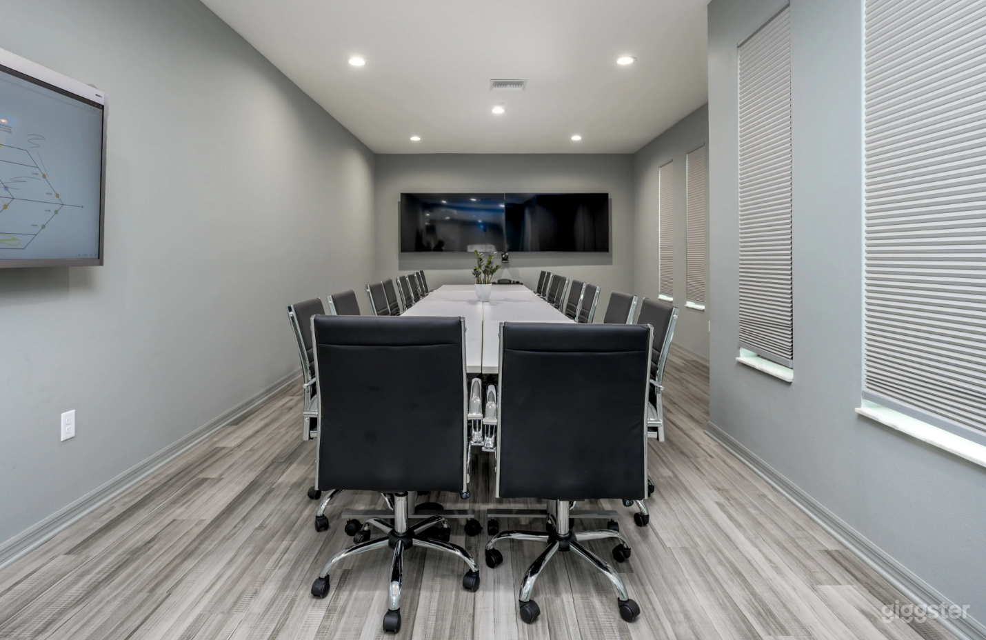 35 Person High Tech Conference Room Photo 1