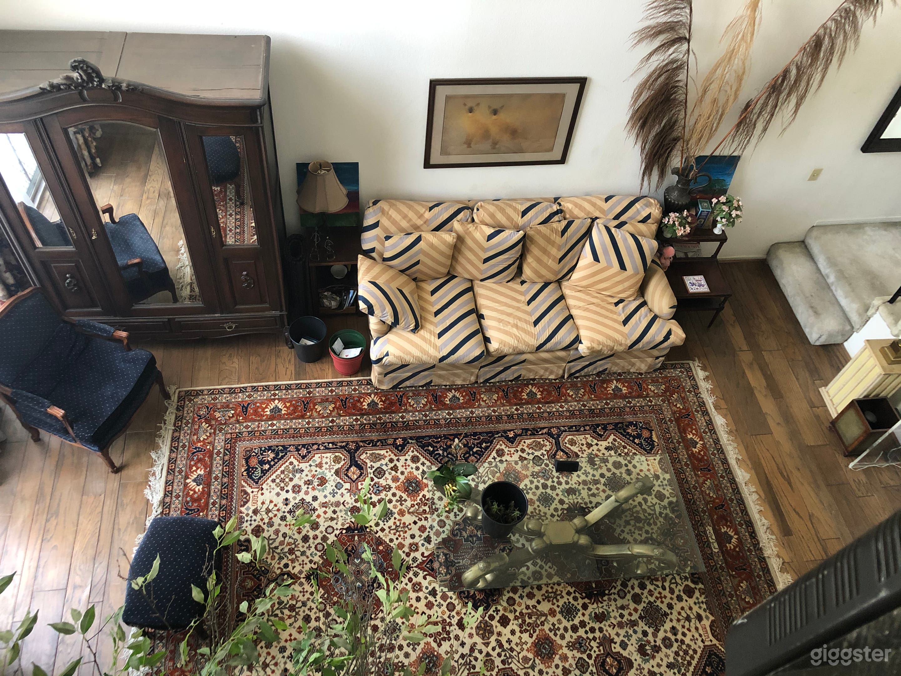 Spacious Living Room 
High ceilings 