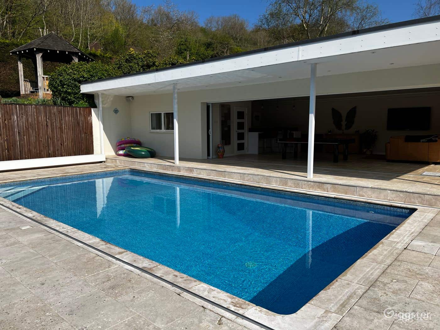 Sevenaoks Beautiful Pool Photo 2