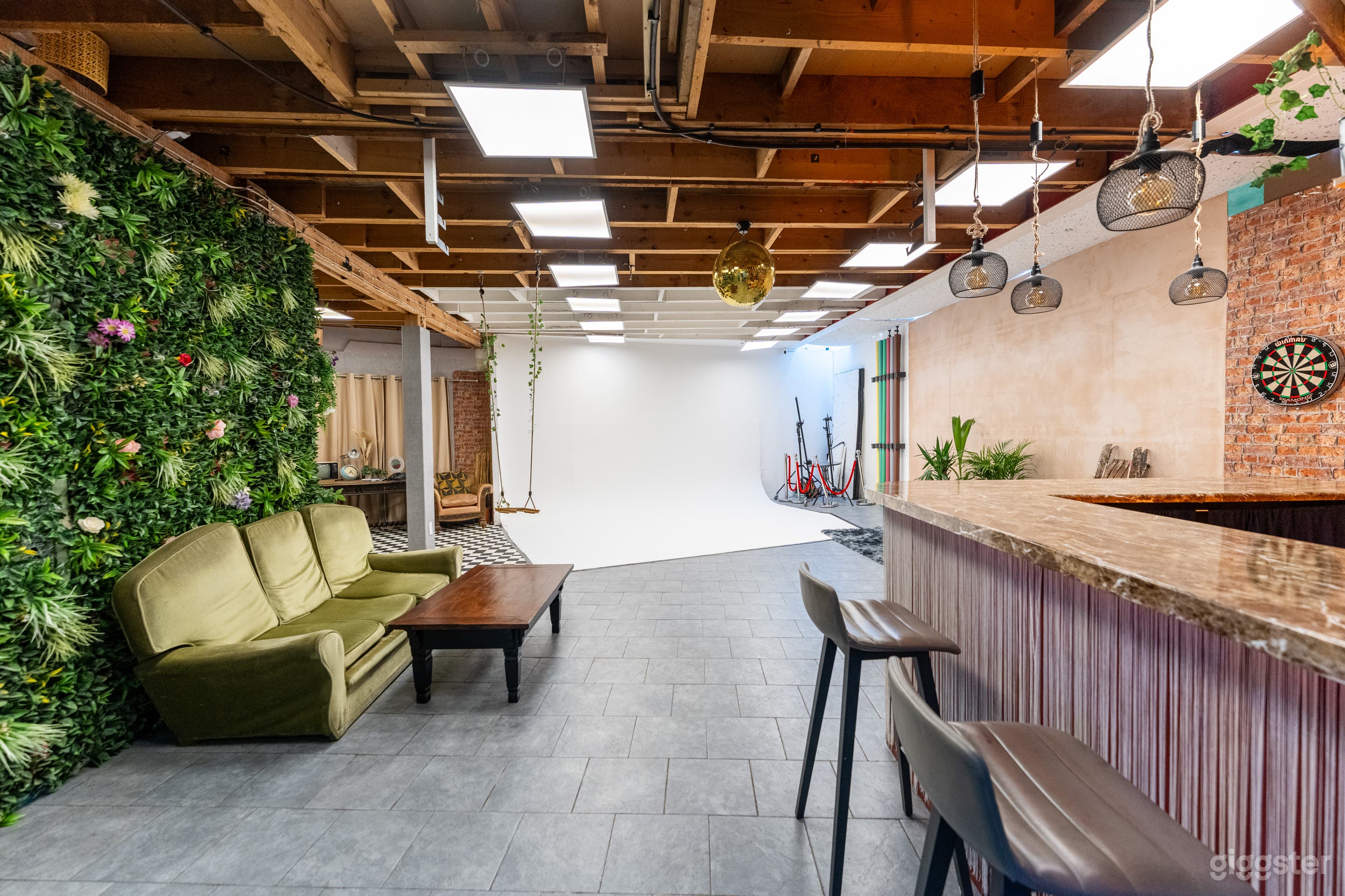 1200 sq ft Film/Photography/Event Space in NW10 Photo 1