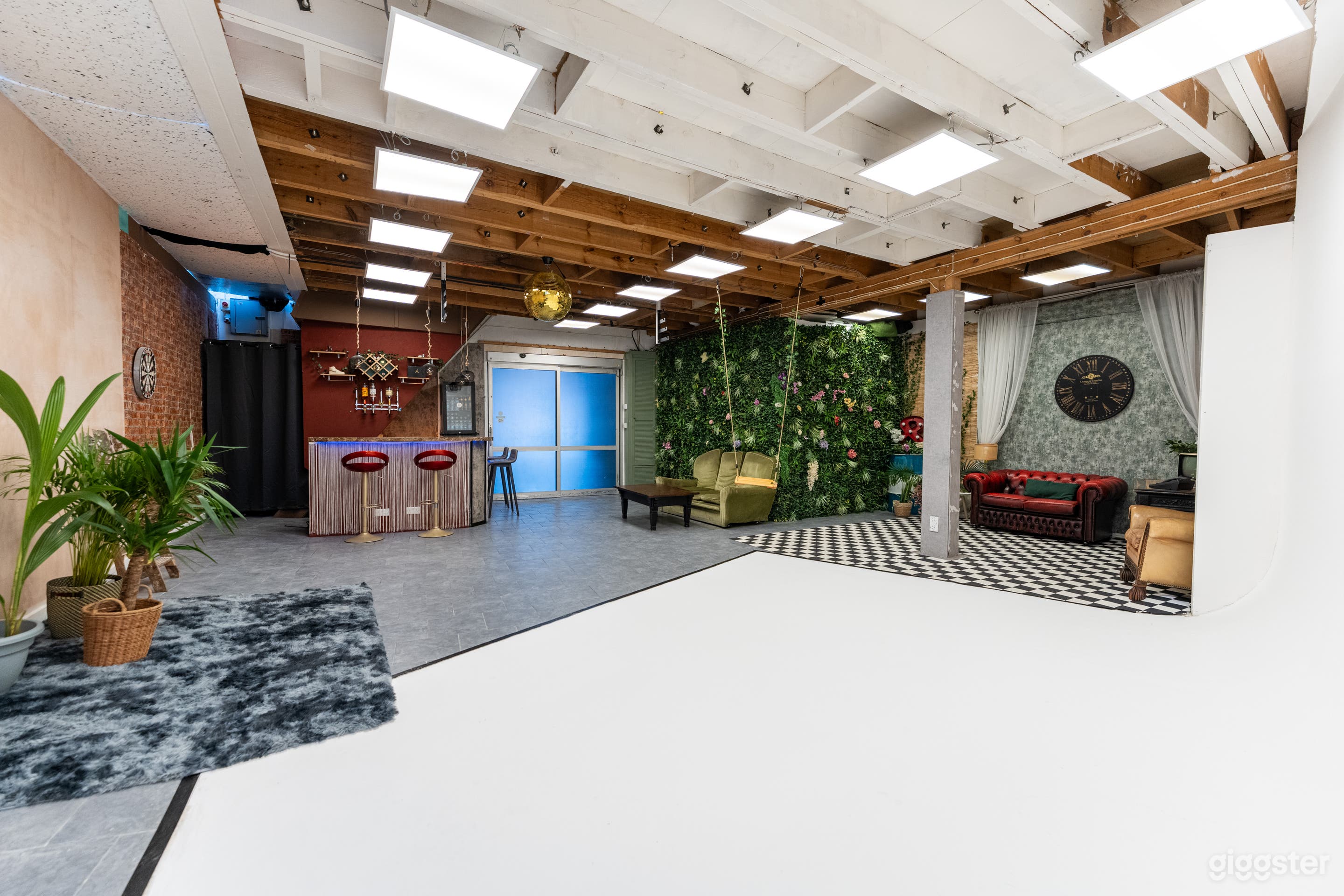 1200 sq ft Film/Photography/Event Space in NW10 Photo 2