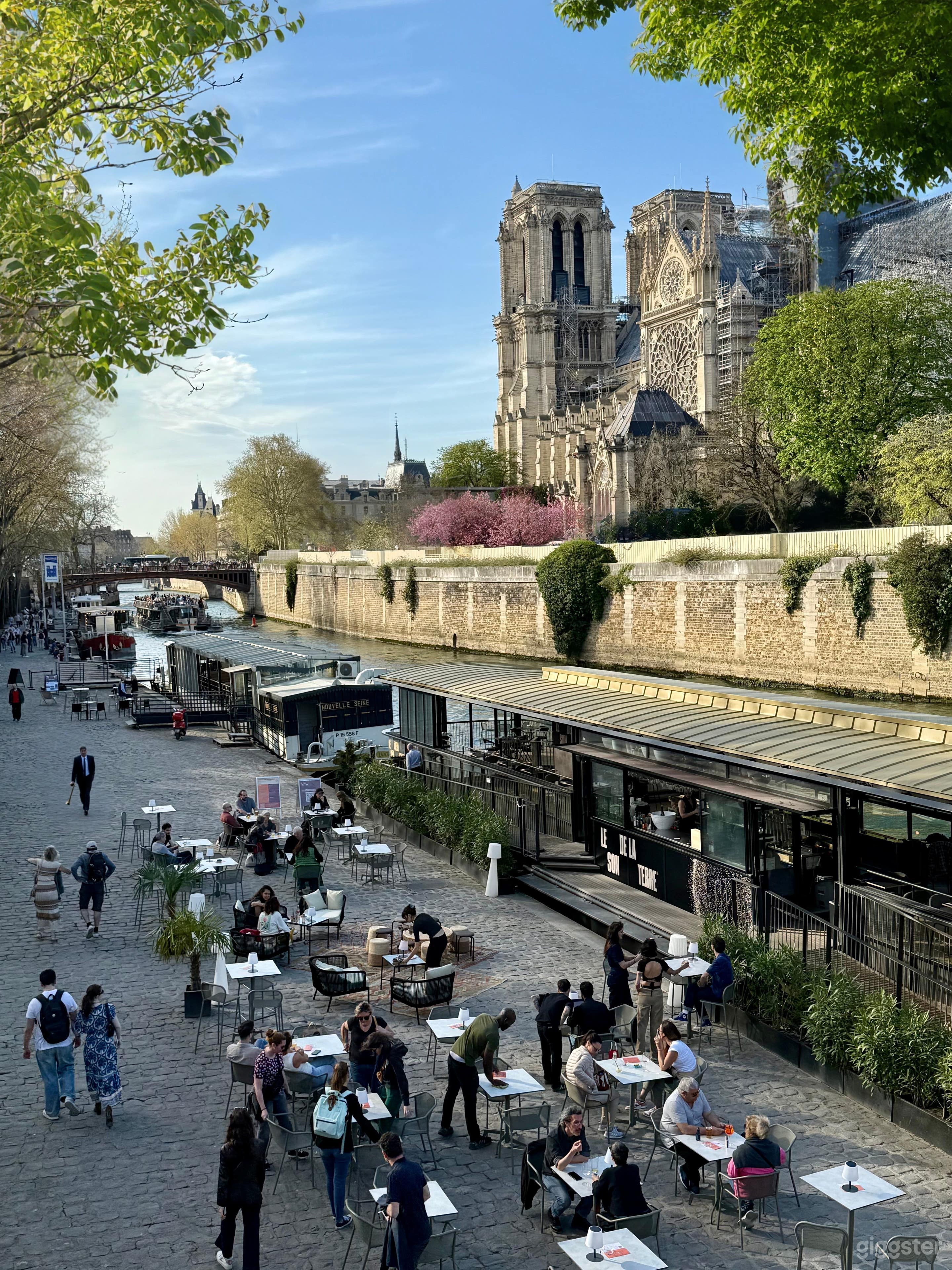 Unique Parisian Boat Venue – Flexible Space for Events Photo 2