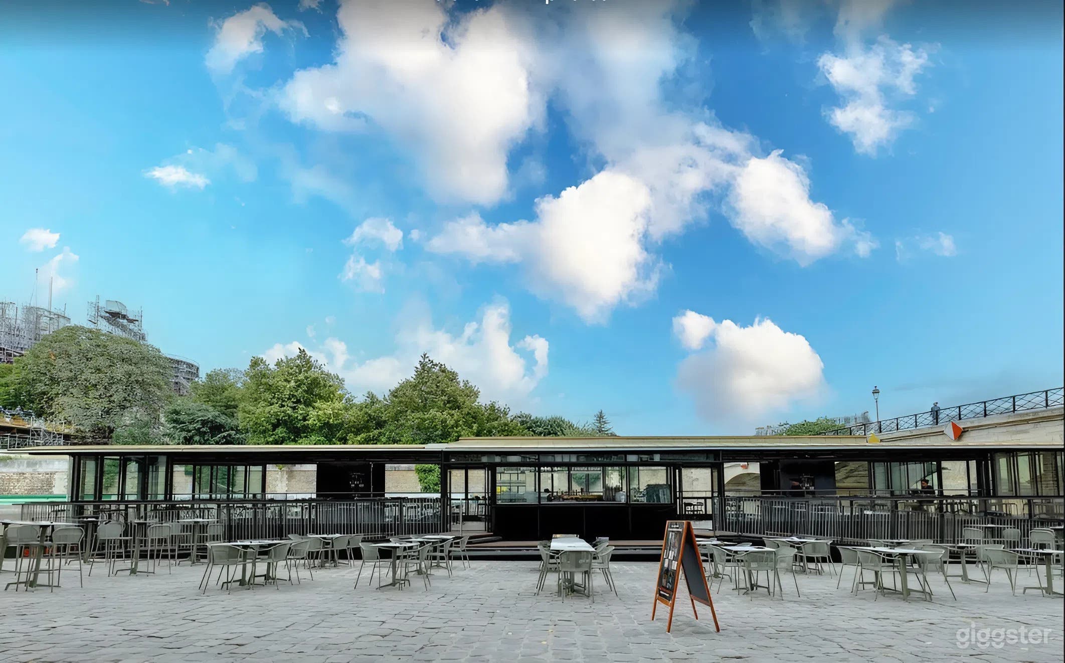 Unique Parisian Boat Venue – Flexible Space for Events Photo 1