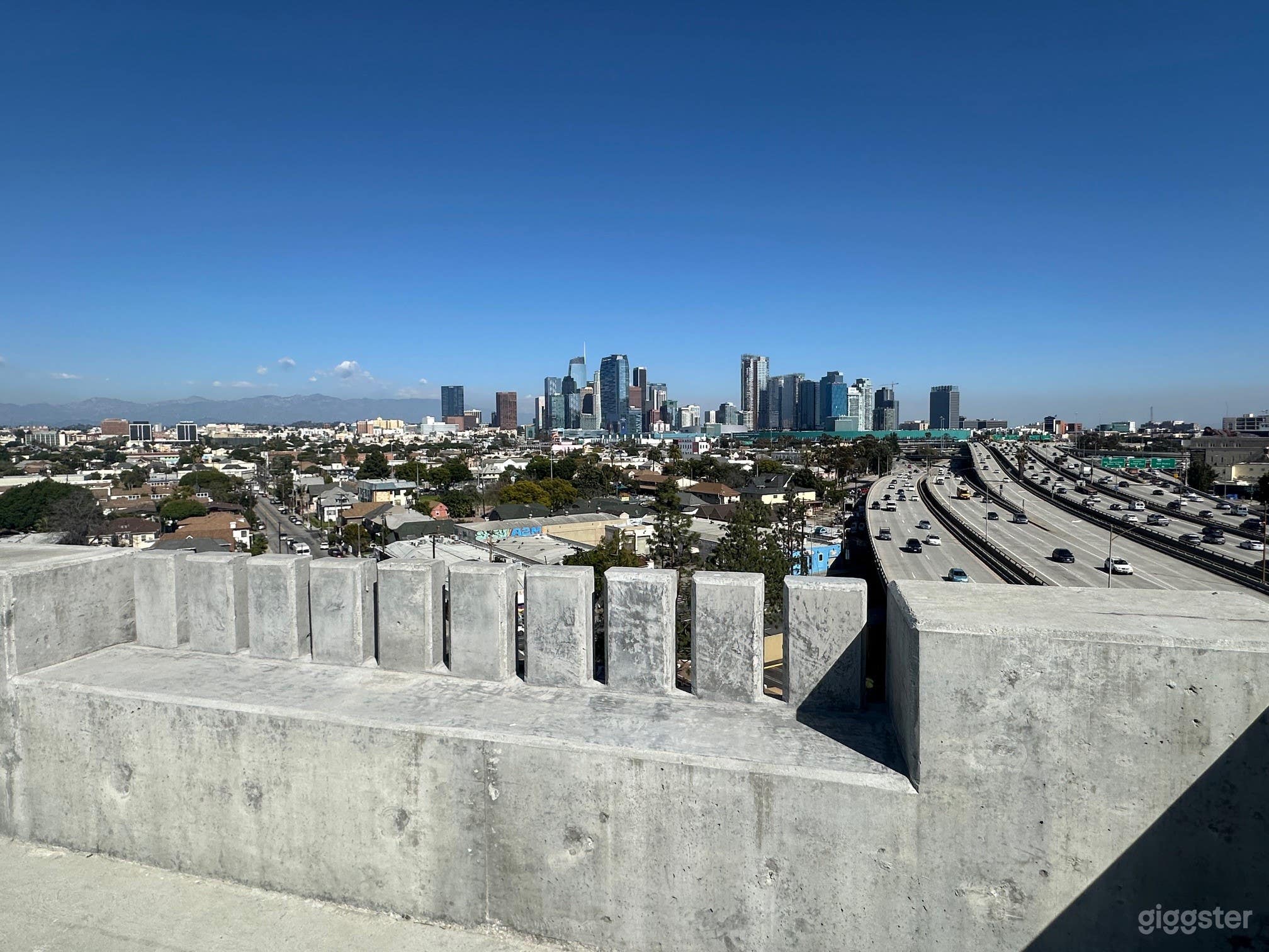 LA Rooftop Parking Structure w/ ENTIRE CITY VIEWS! Photo 4