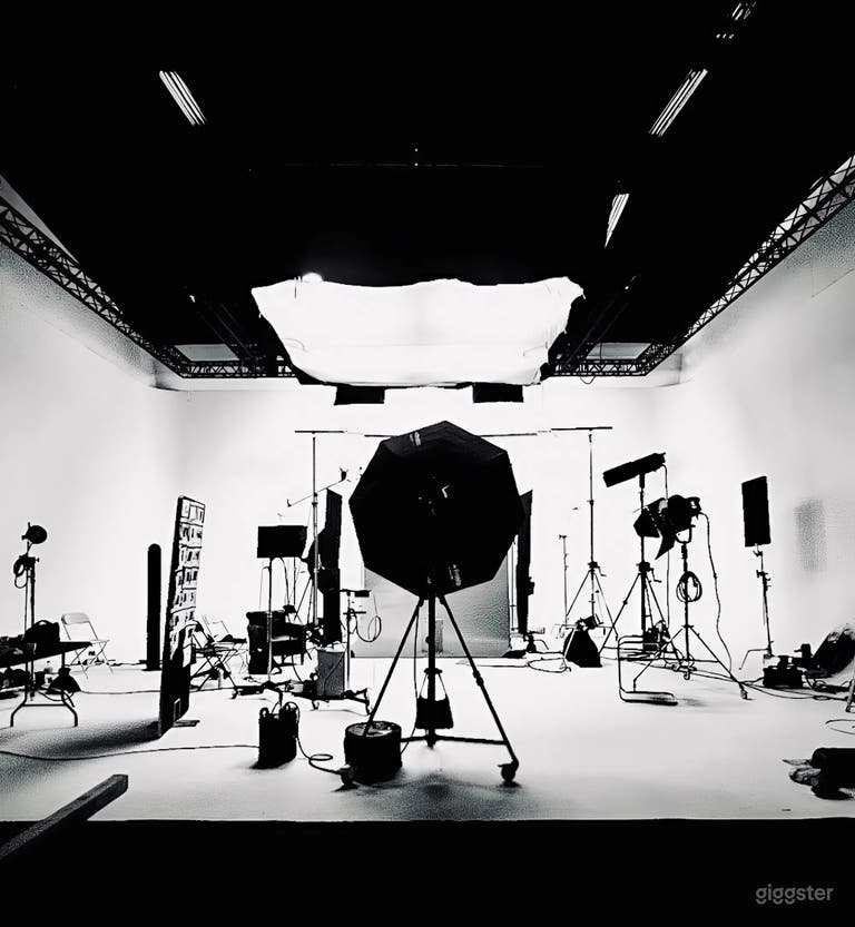 Studio photo et vidéo spacieux avec cyclorama à 4 faces 