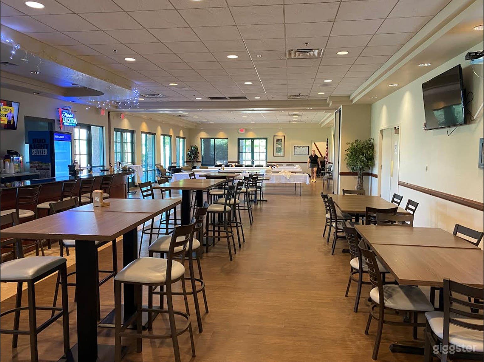 Ideal Venue for Special Events, Corporate Meetings Photo 2