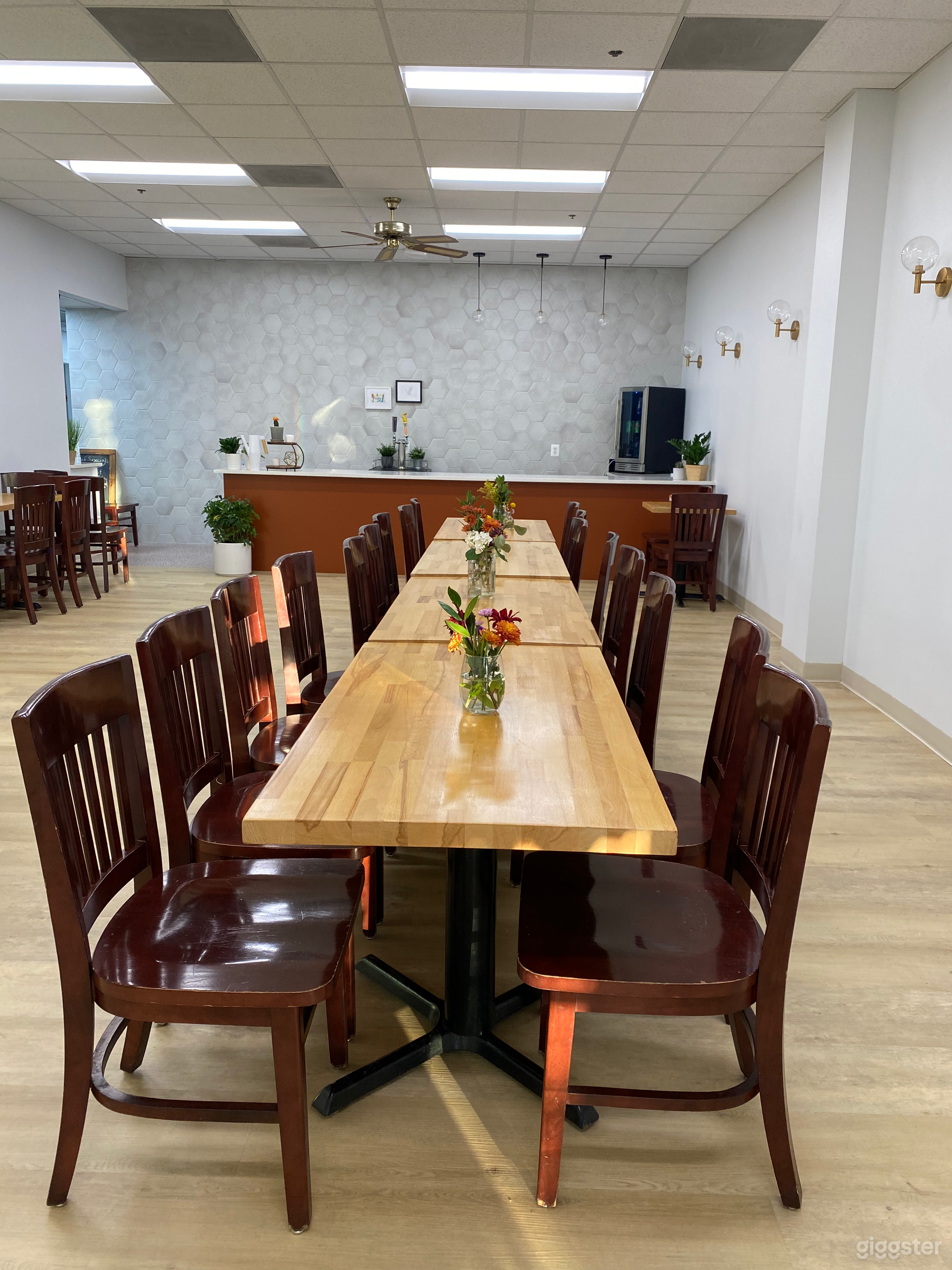 Customizable Cafe with Onsite Catering Photo 4
