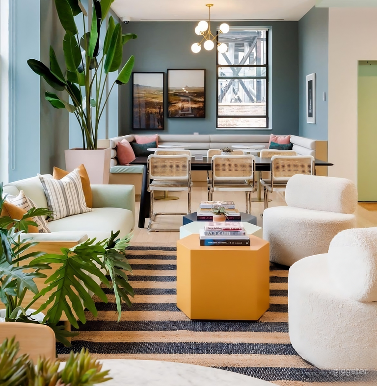  Bright Skyline Penthouse for Events 