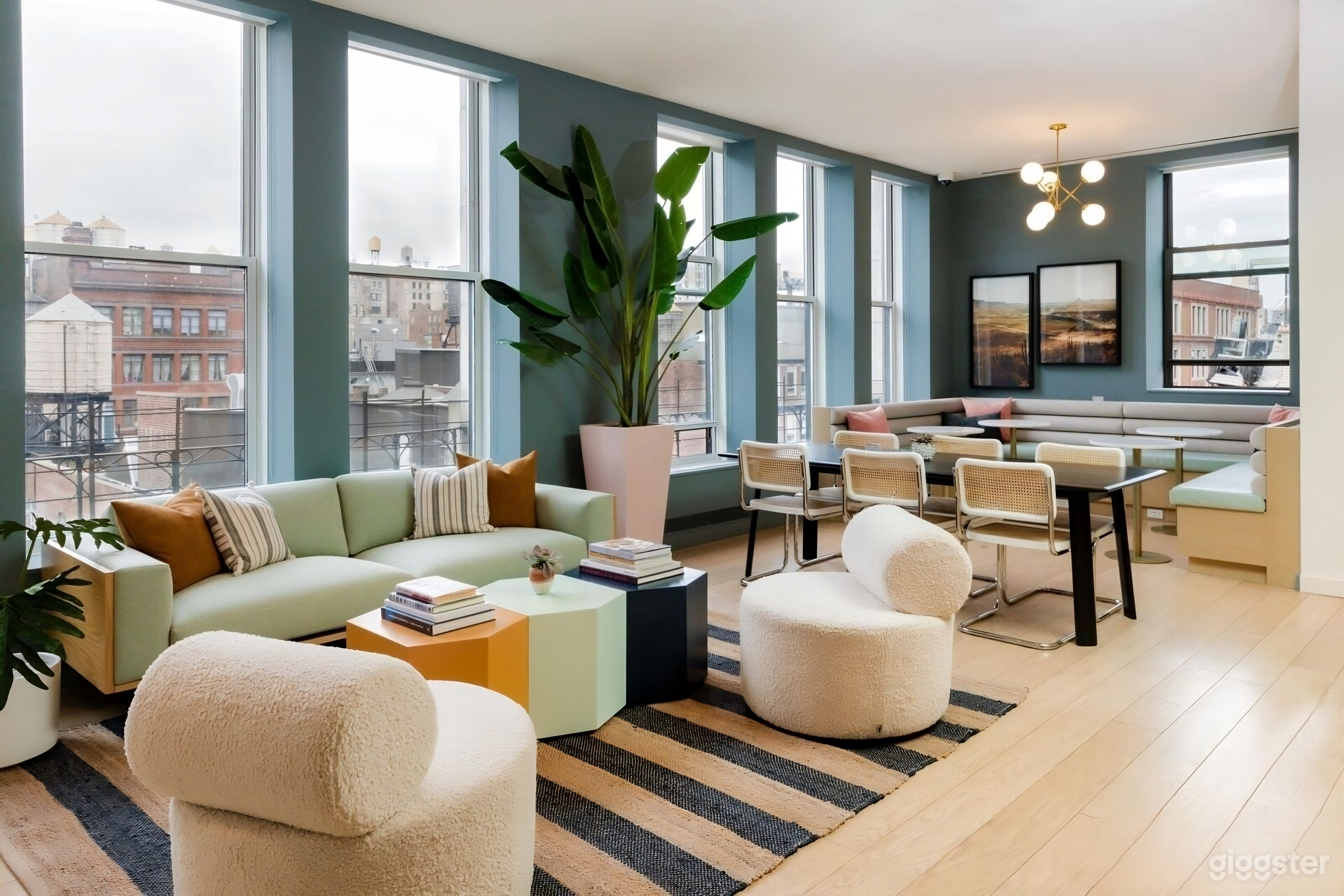 Bright Skyline Penthouse for Events Photo 1