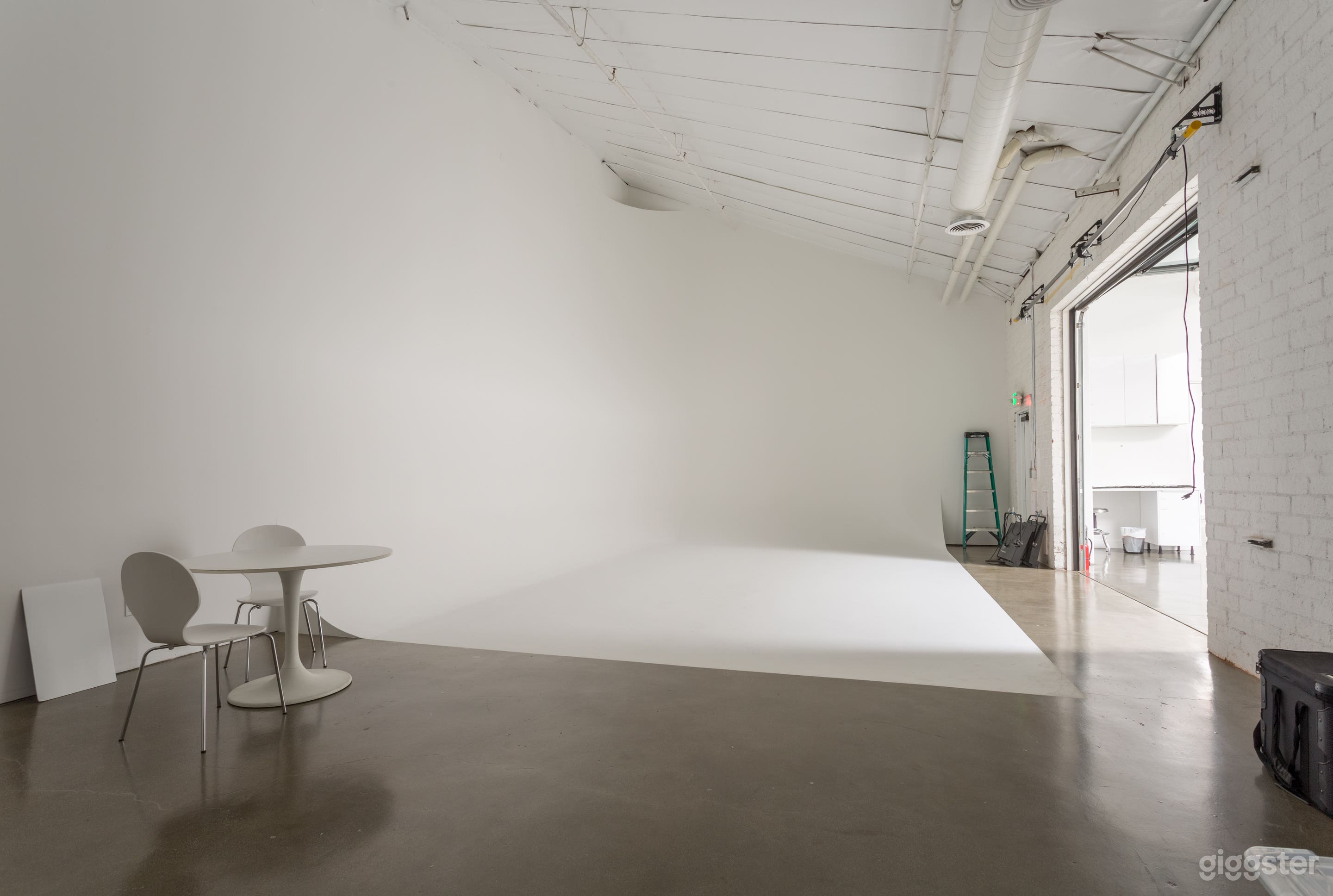 Studio No.200 - C Photo 1