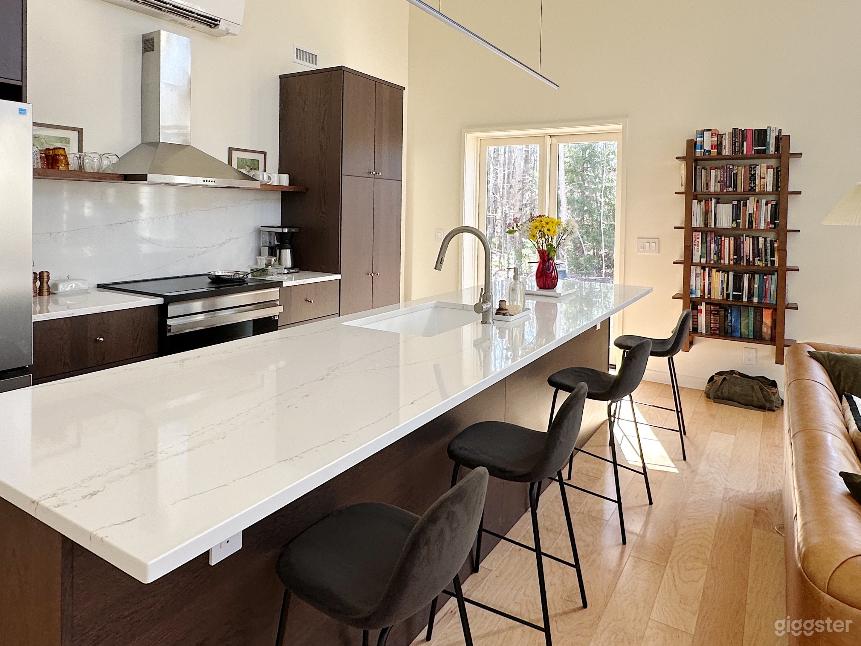 Architect-Designed Cabin in the Woods Photo 4