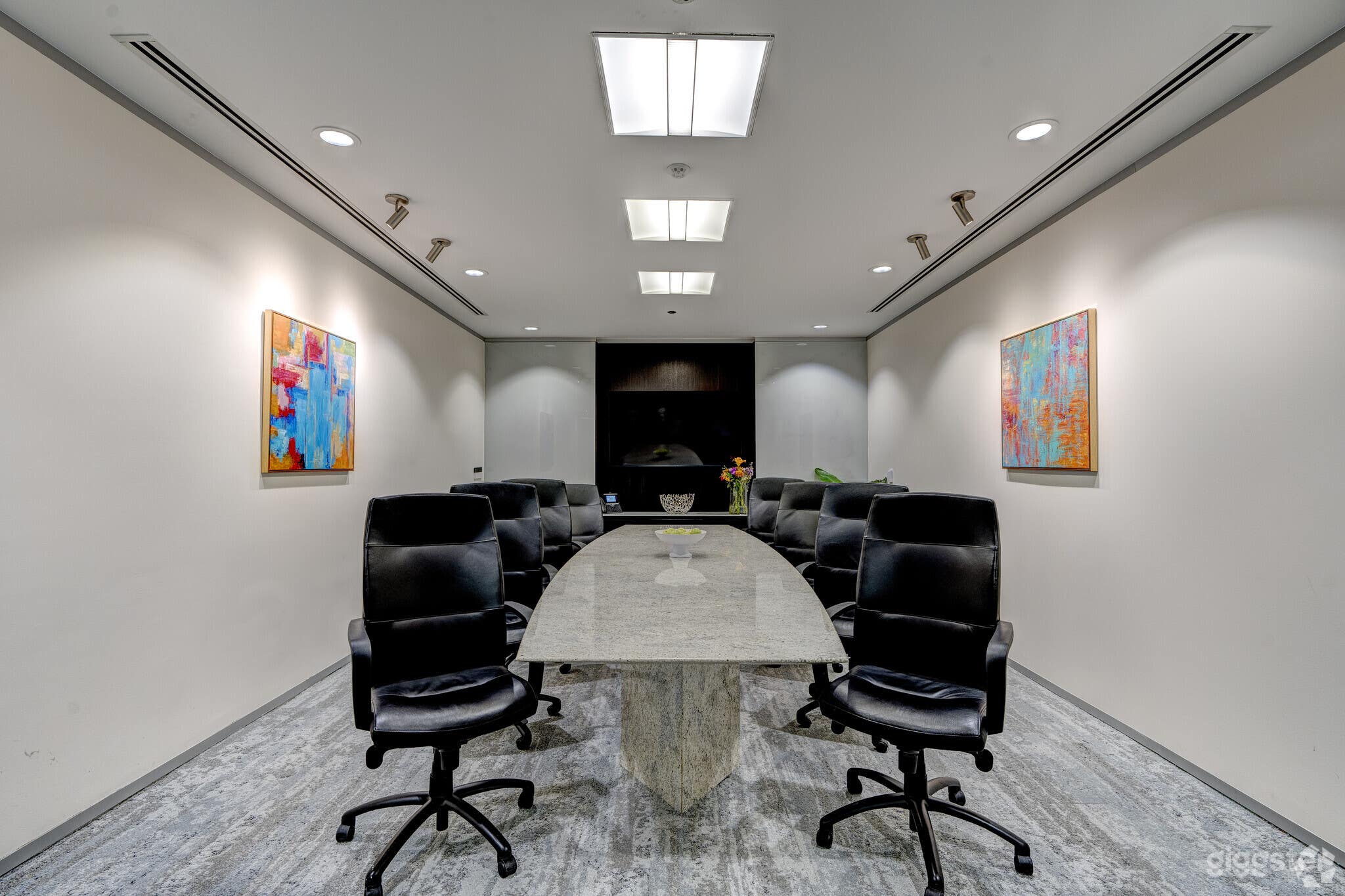 Luxury Executive Offices with Sweeping City Views Photo 2