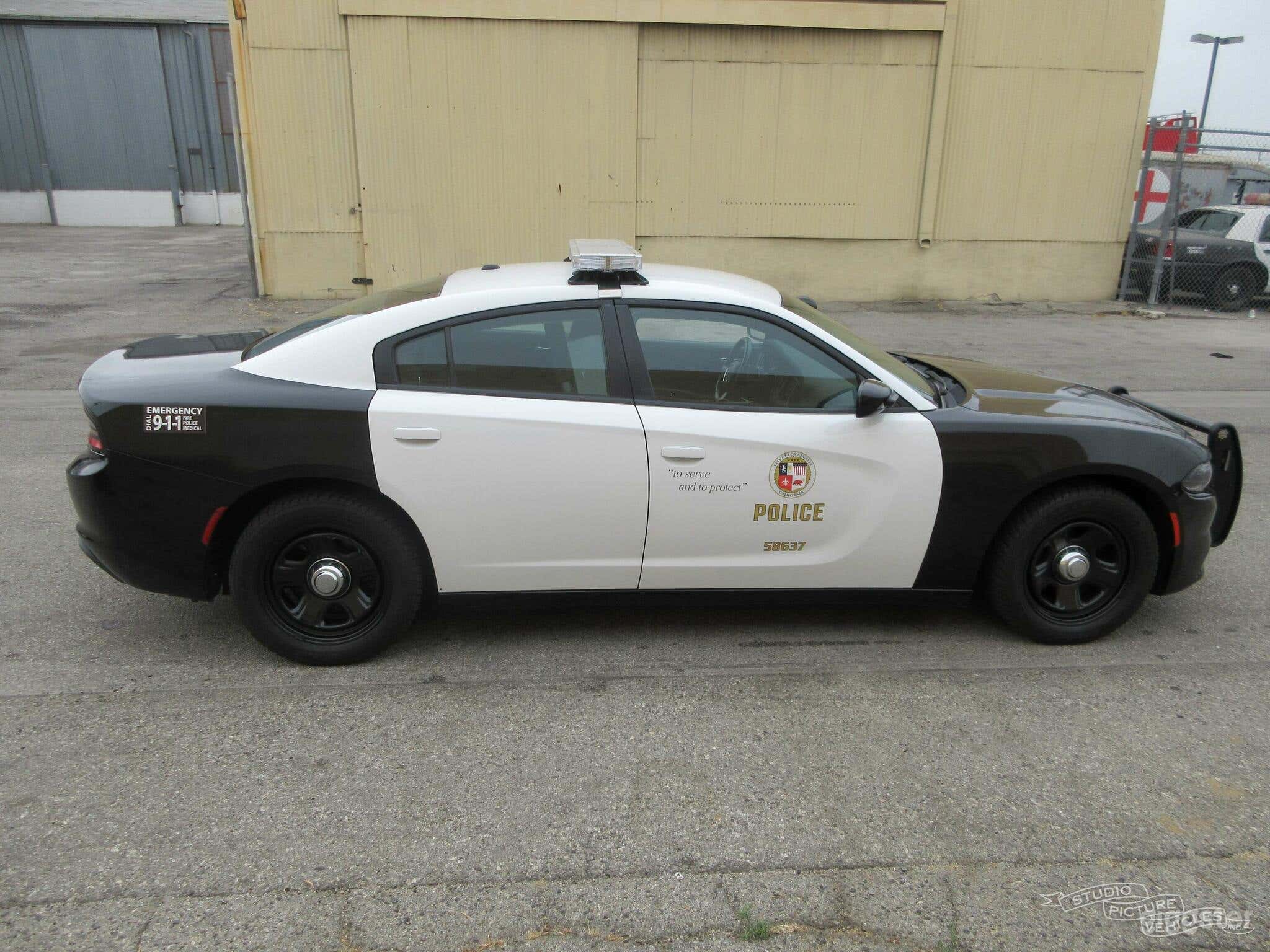 Dodge Charger Police Car | Studio Picture Vehicles Photo 4