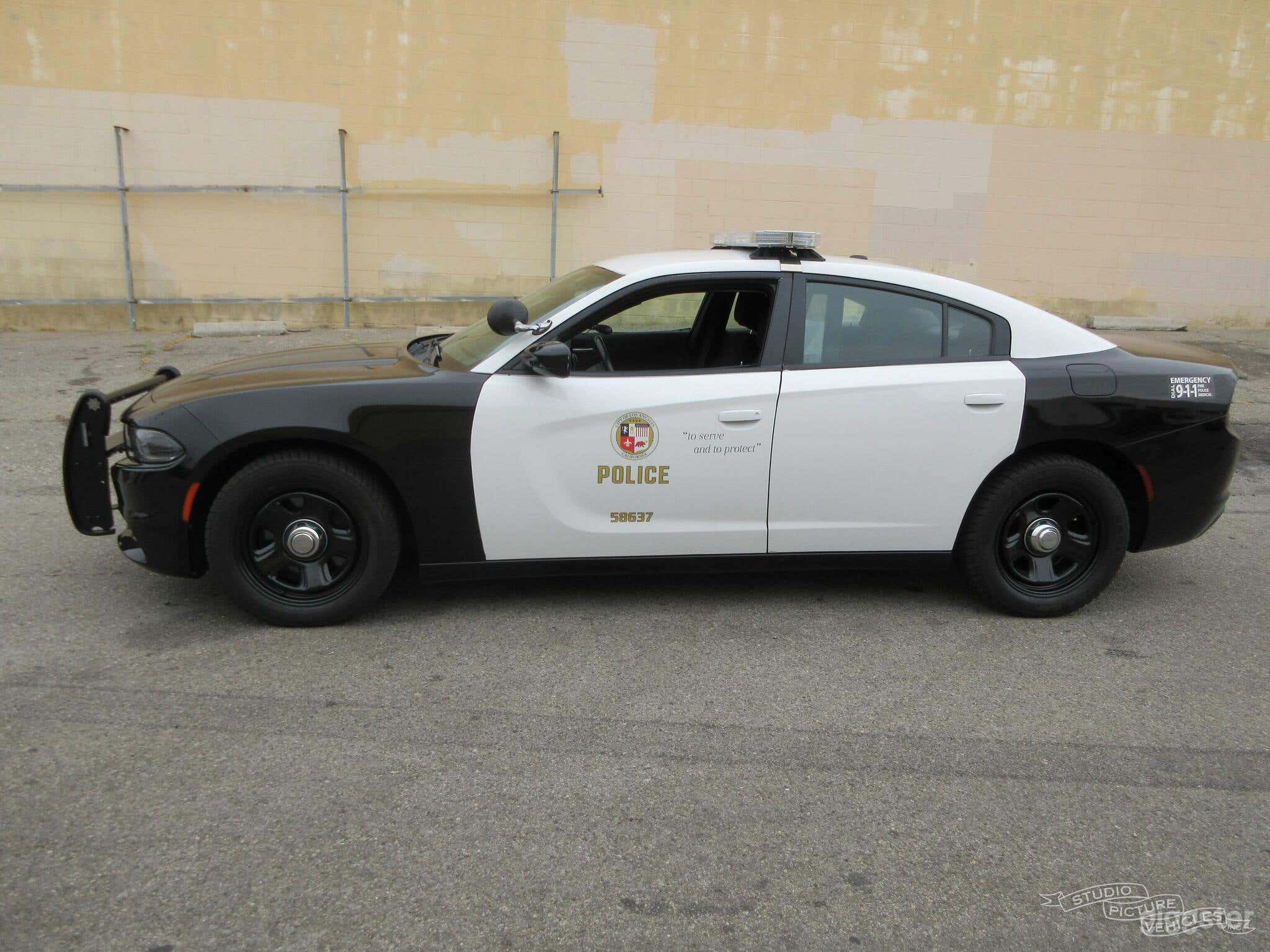 Dodge Charger Police Car | Studio Picture Vehicles Photo 2