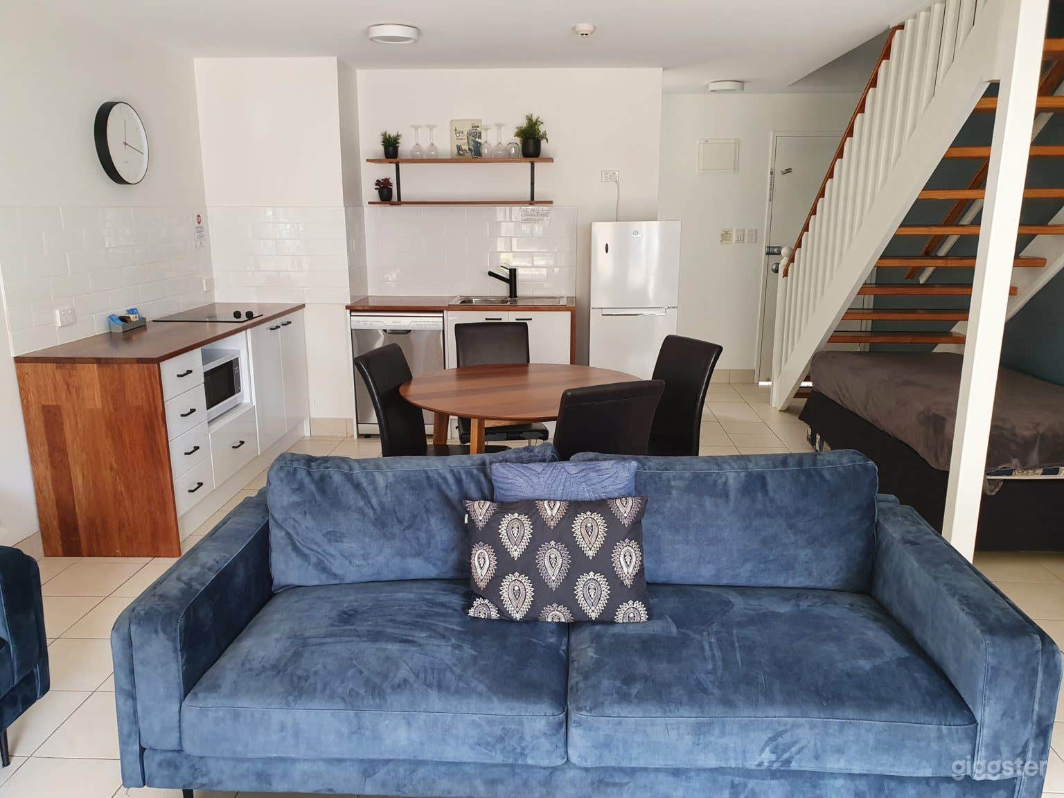 2 BR Townhouse Superior Apartment Photo 3