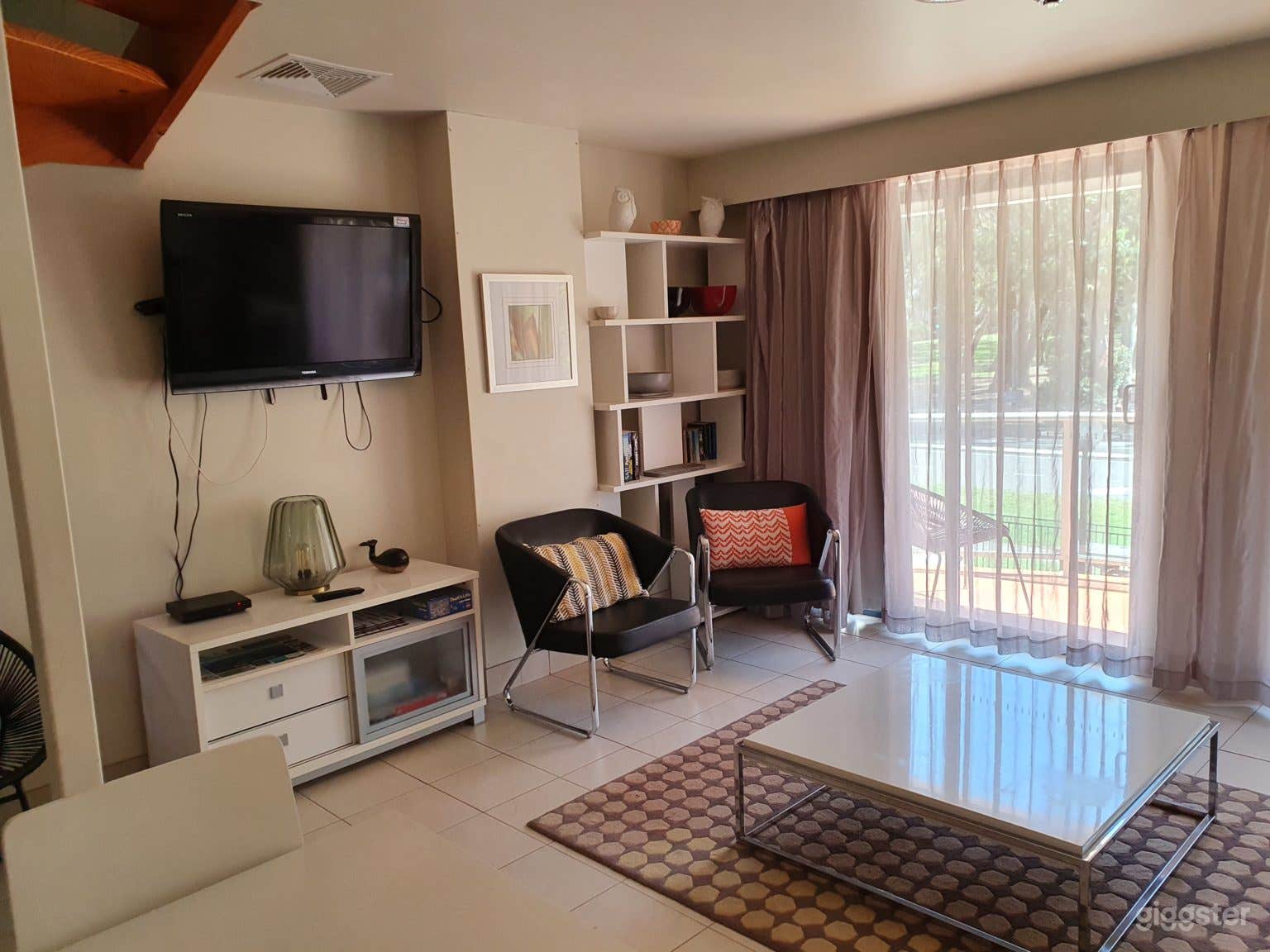 2 BR Townhouse Superior Apartment Photo 1