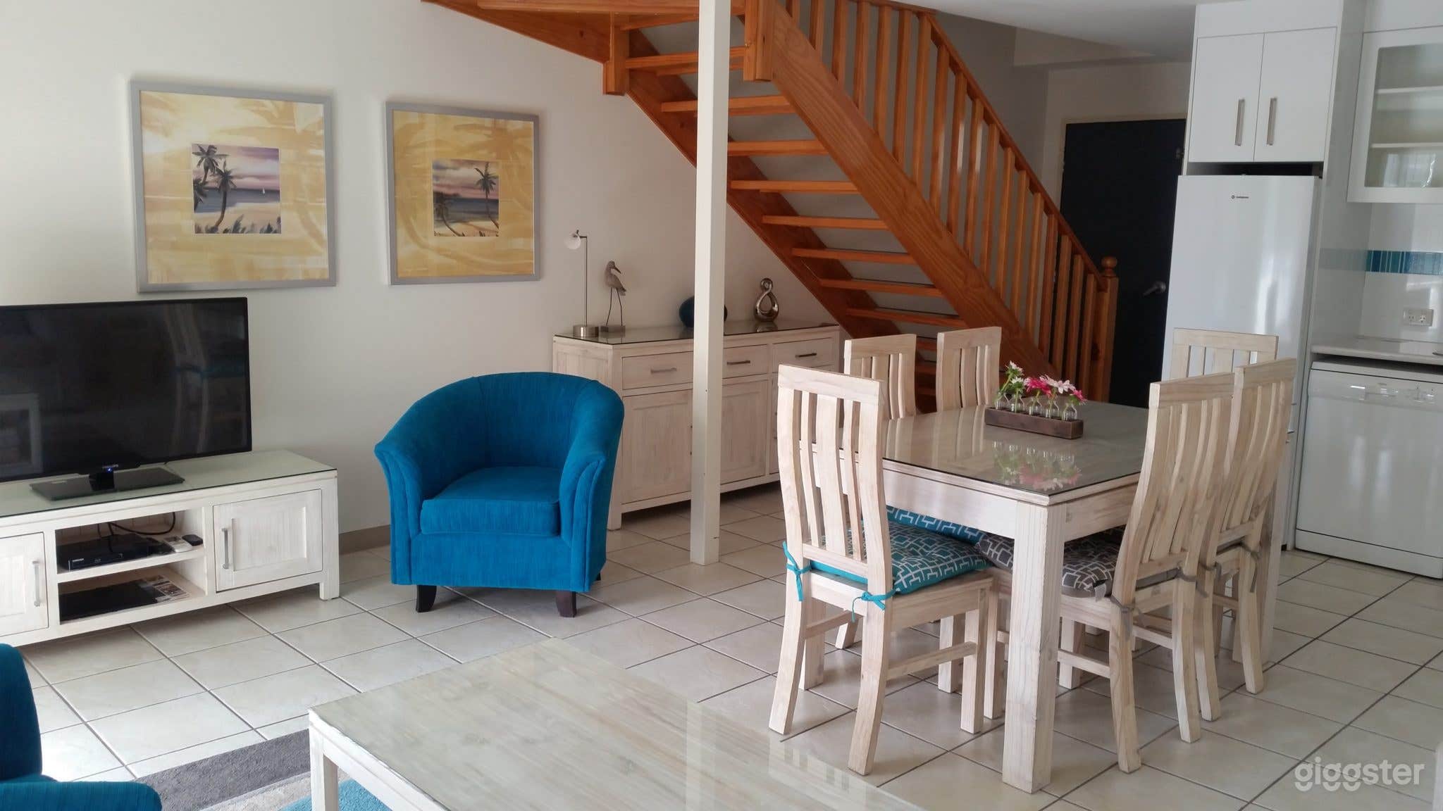 2 BR Townhouse Superior Apartment Photo 4