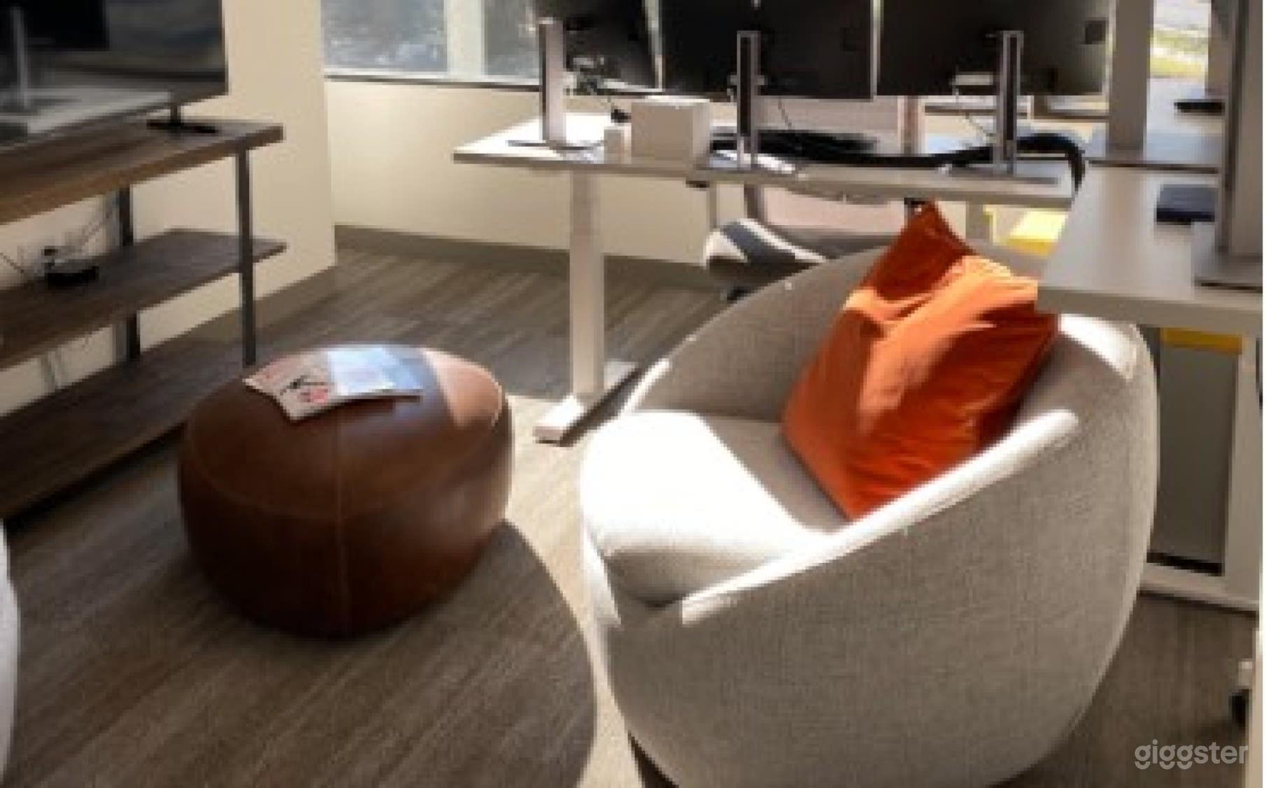 Office Work Space For 5 Photo 2