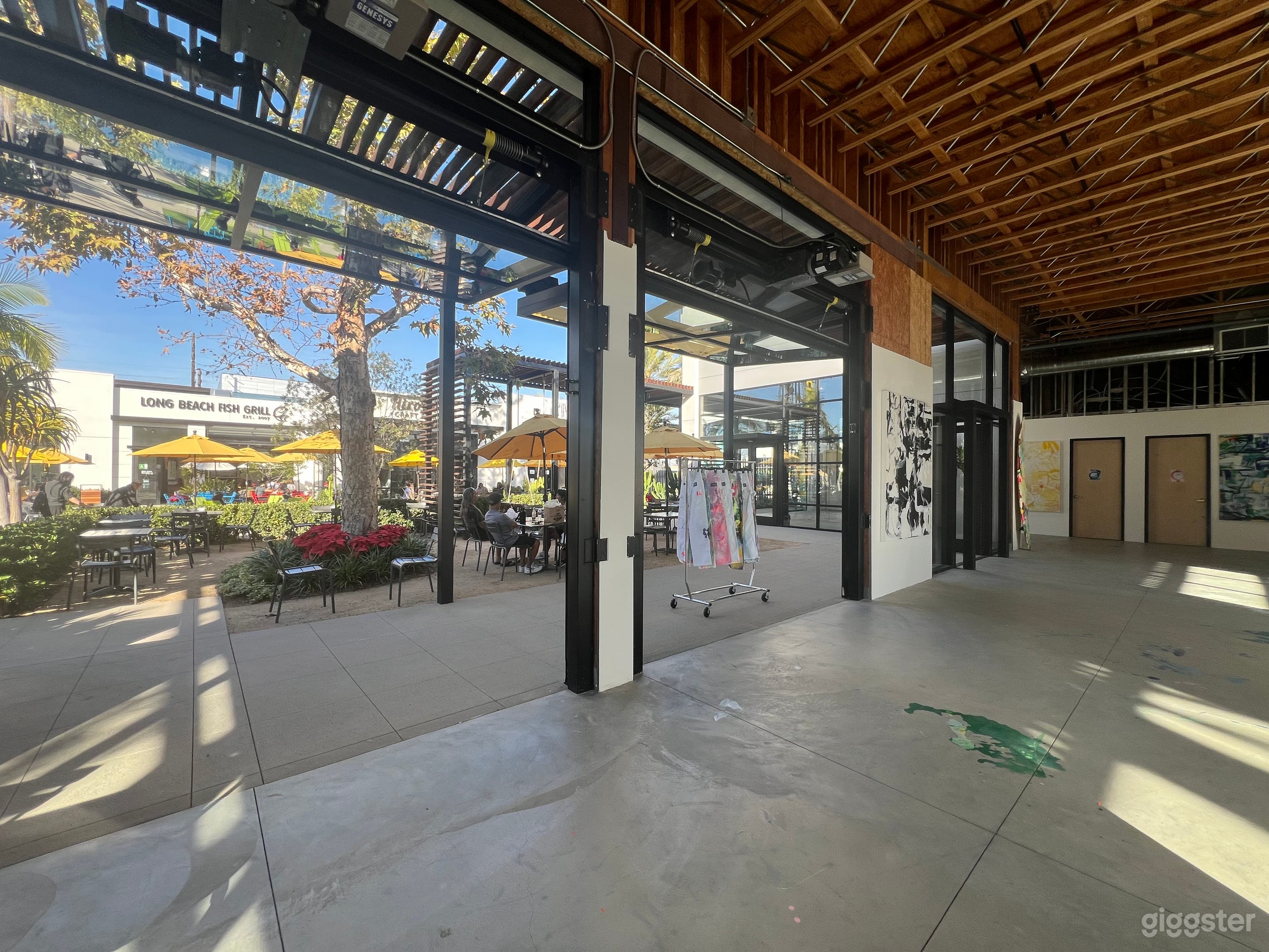 Industrial Art Gallery with Huge Windows  Photo 4