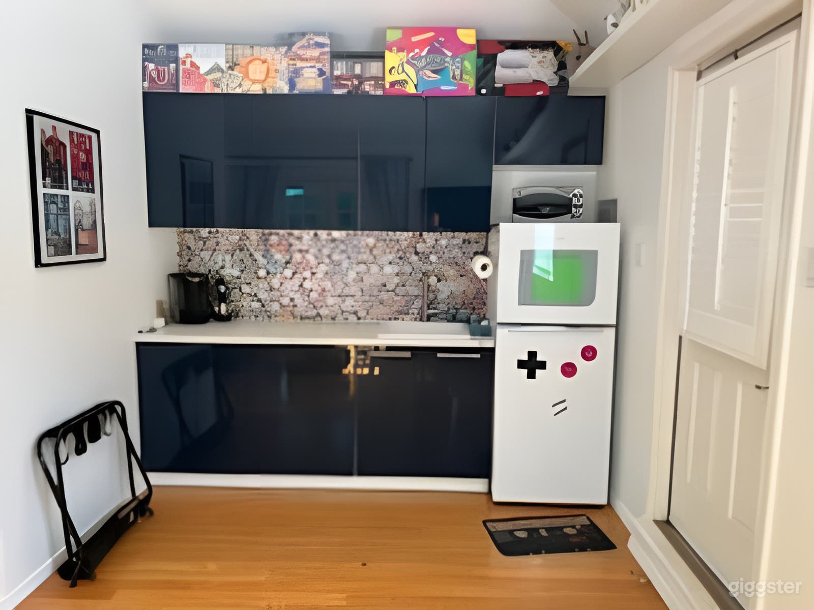 90s Themed Guest House (Back House) Photo 4