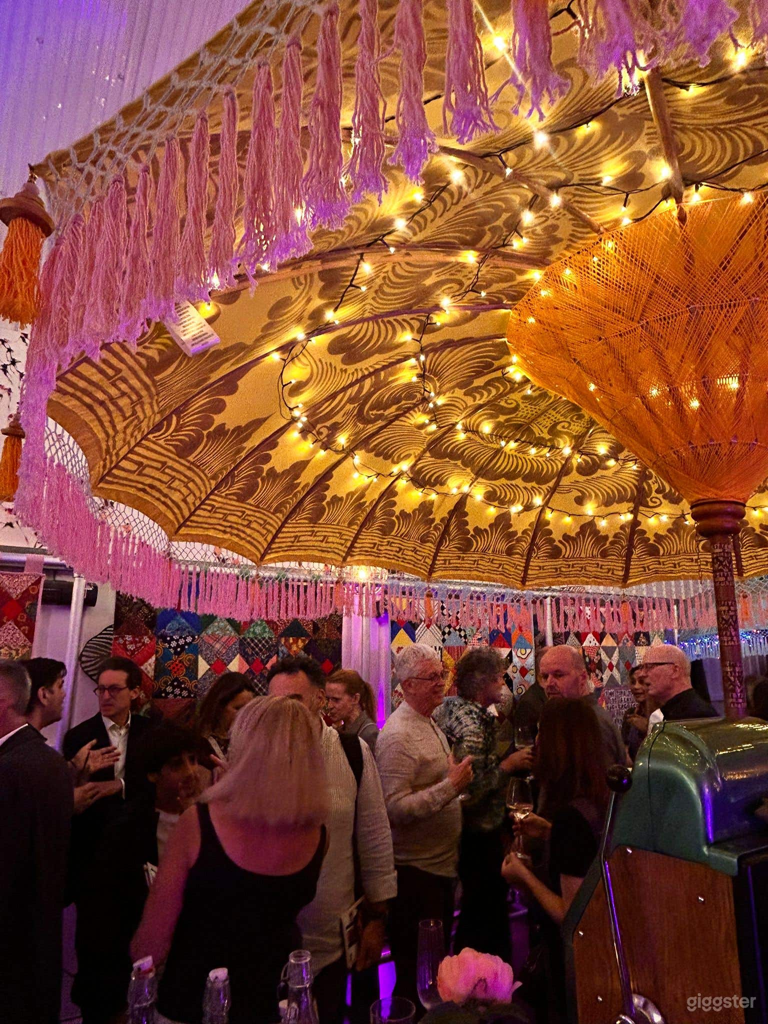 Eccletic, chic, under railway arch cocktail bar/restaurant Photo 3