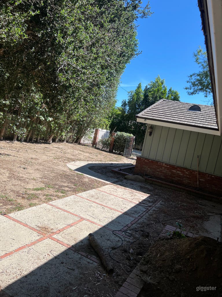  Front yard 2000 sqft  