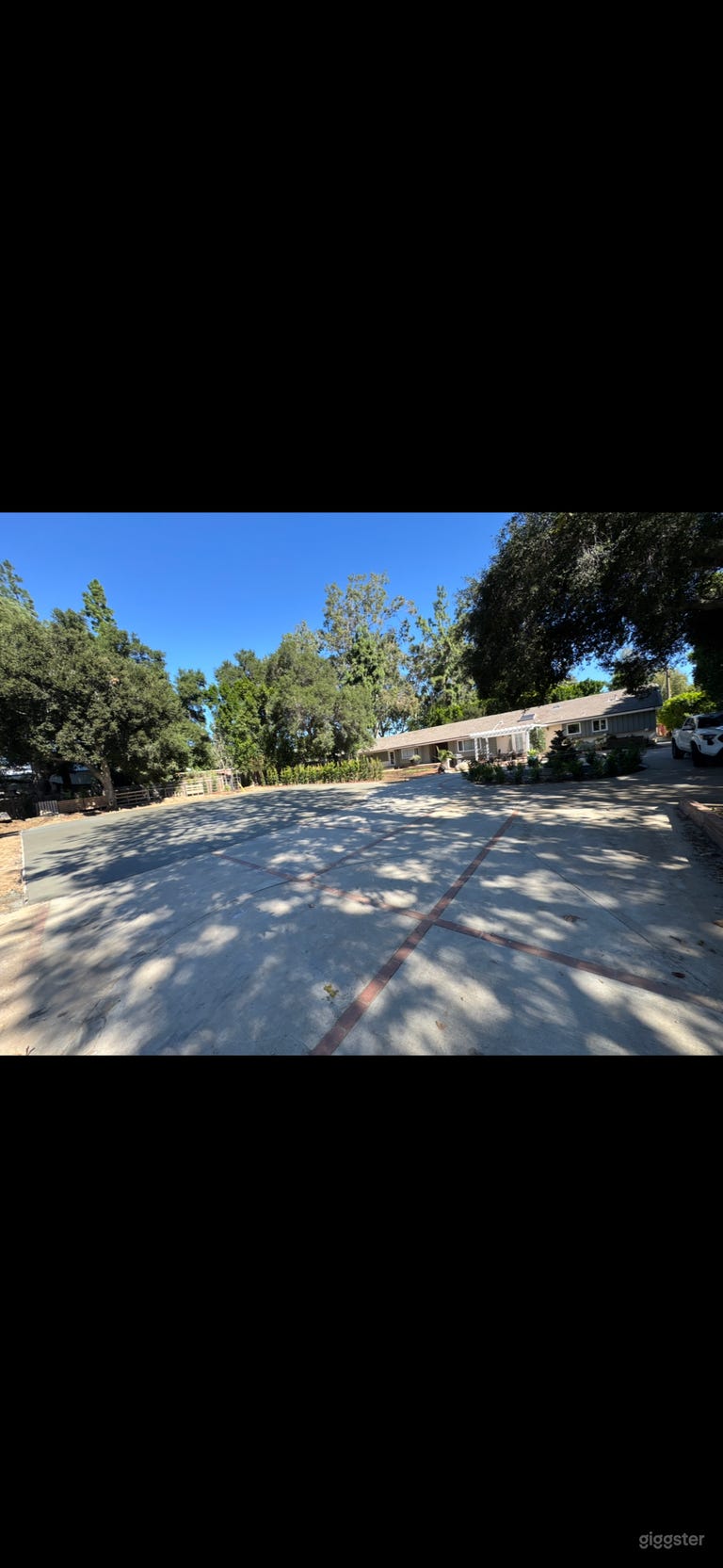  Grand terrain style ranch uniquement extérieur 