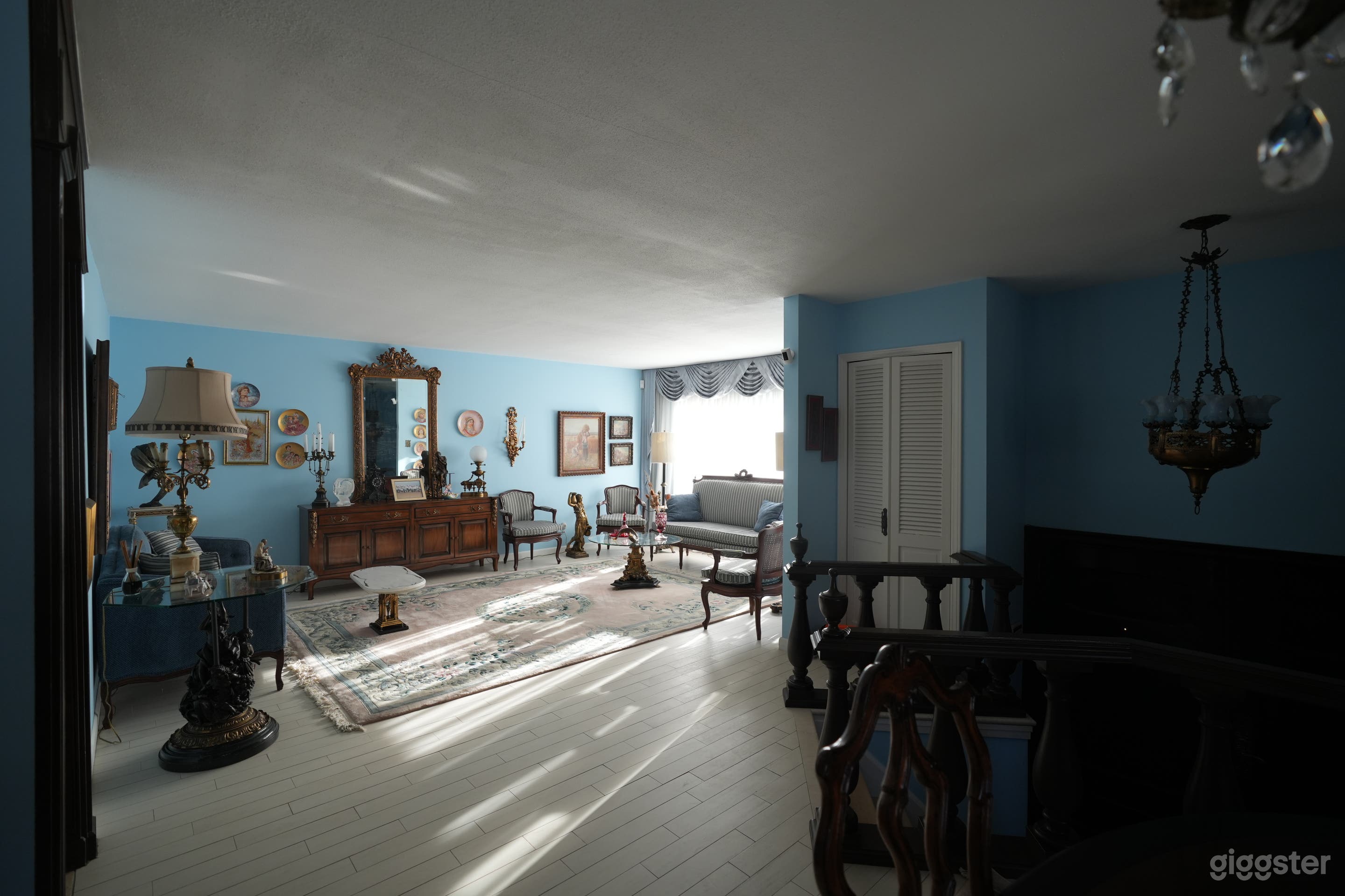 Vintage Blue-Walled Home with Antique Decor, Natural Light Photo 4