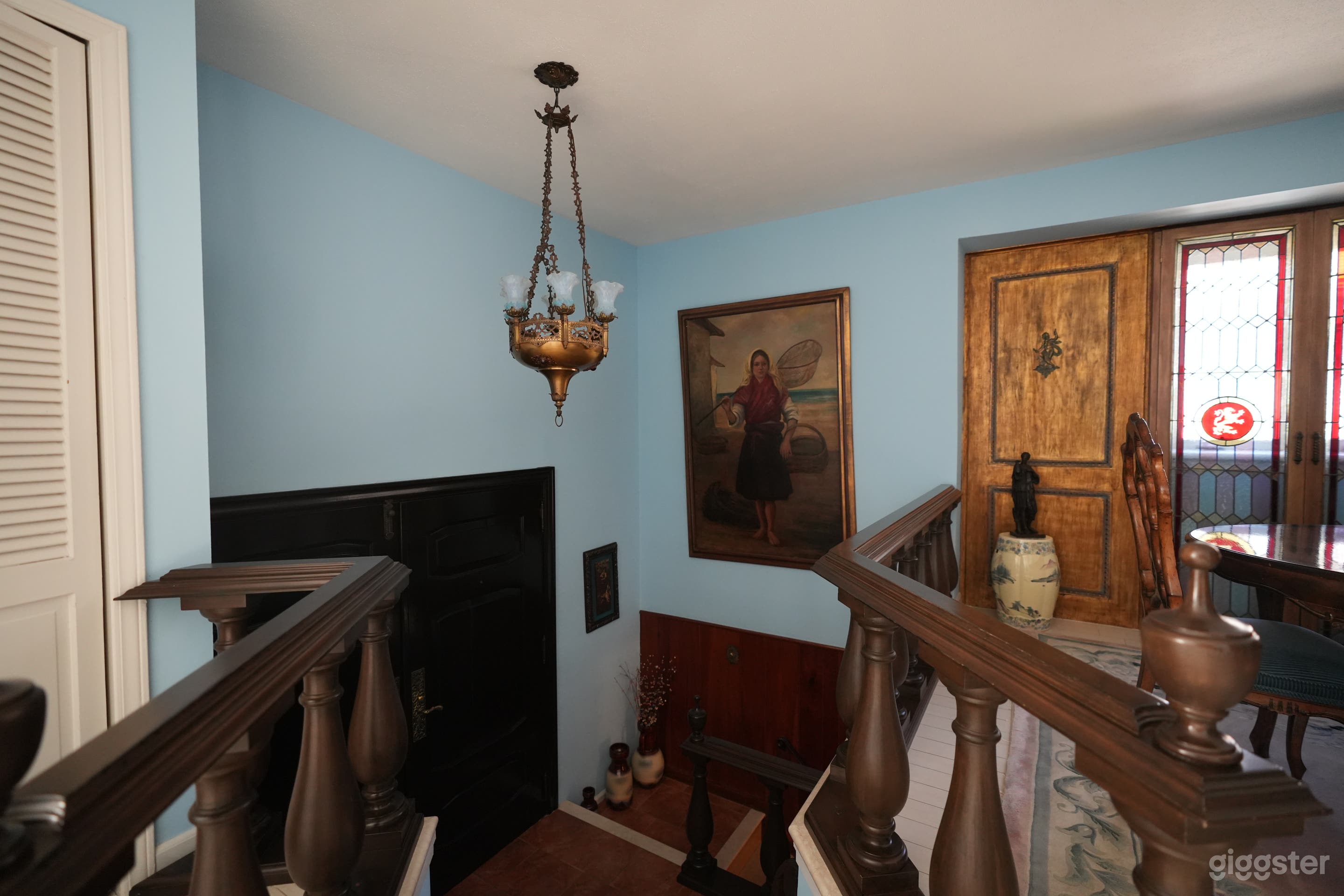 Vintage Blue-Walled Home with Antique Decor, Natural Light Photo 3