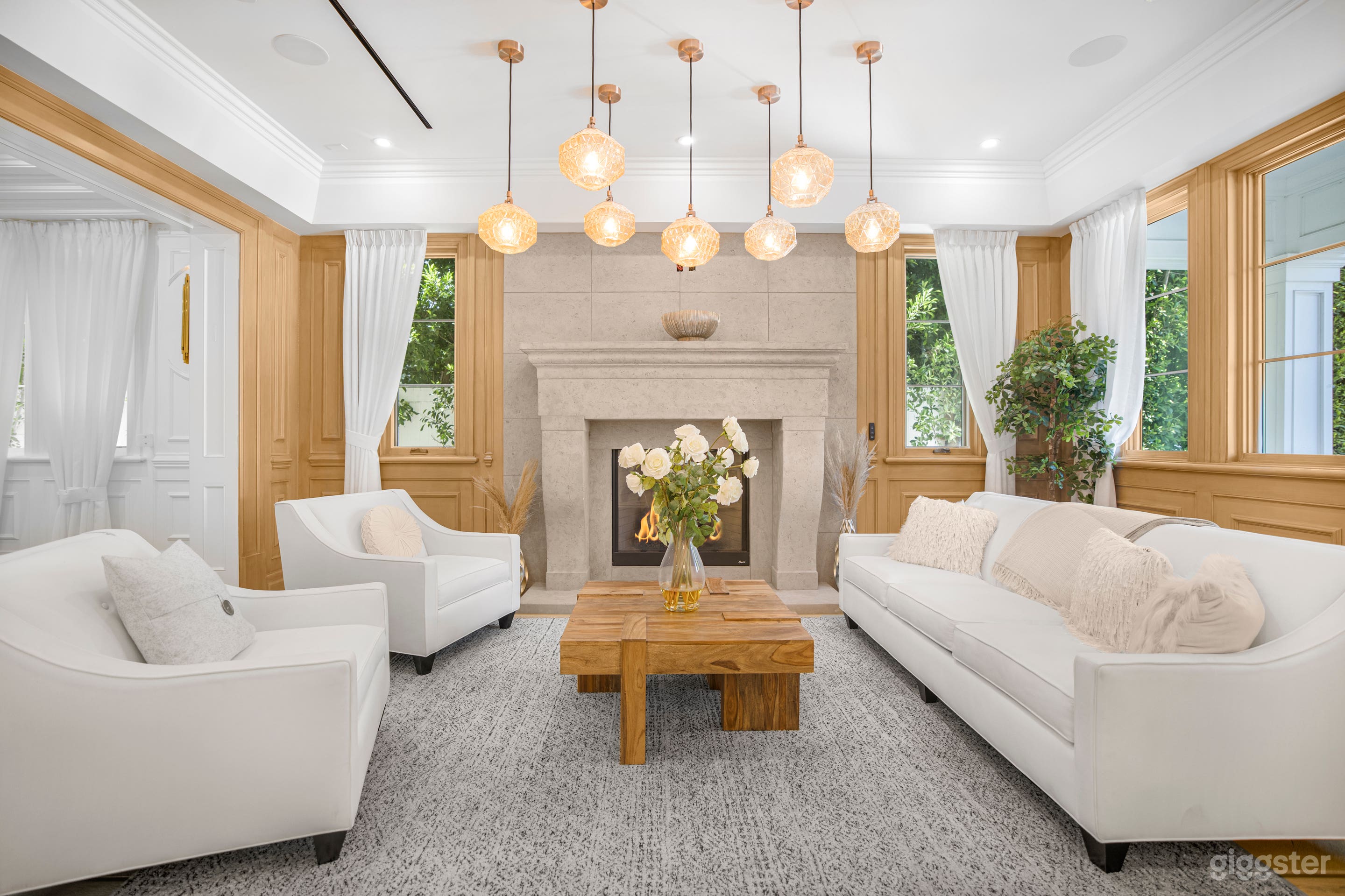 WHITE LUXE ESTATE WITH THEATER &amp; STATEMENT STAIRCASE Photo 3