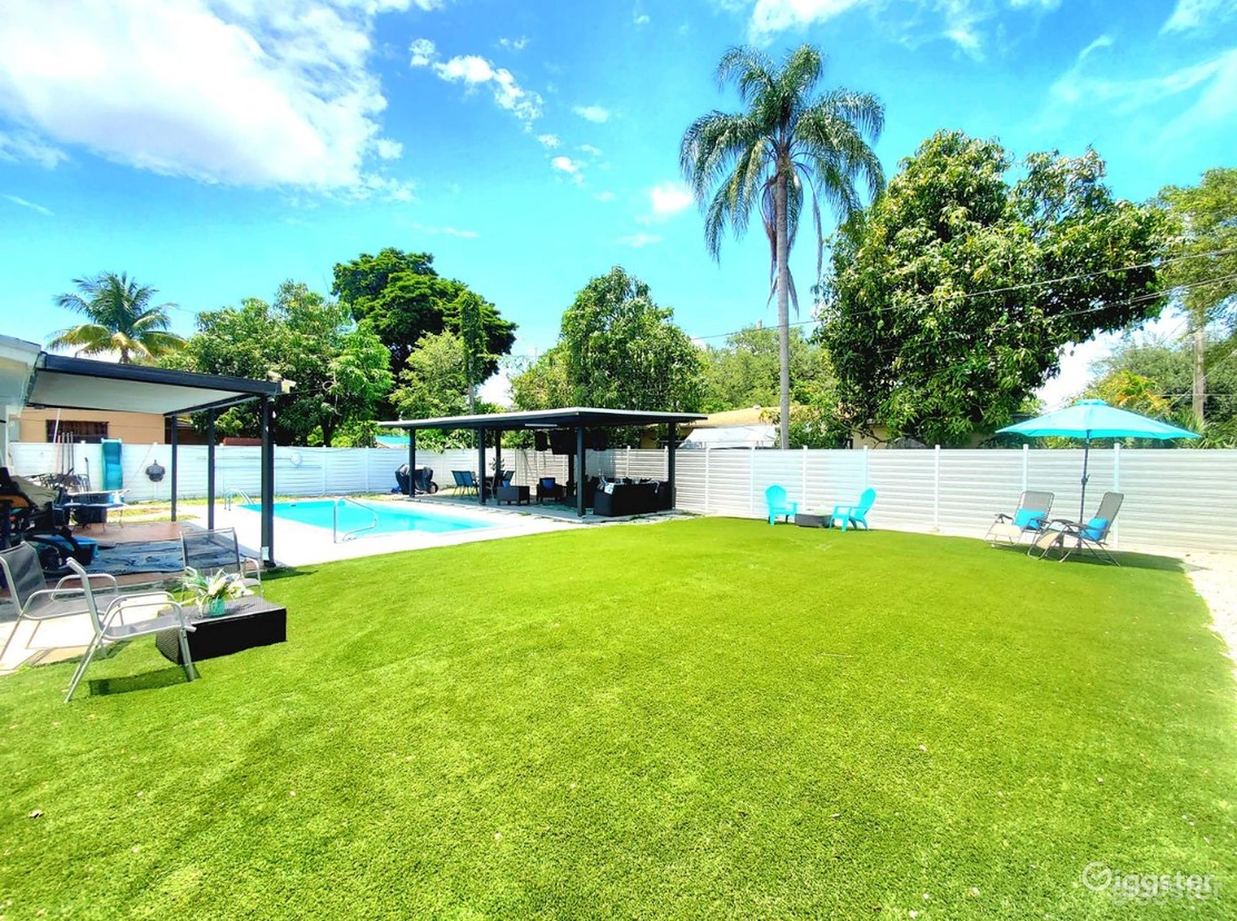  Sparkling Pool Retreat In Miami Photo 1