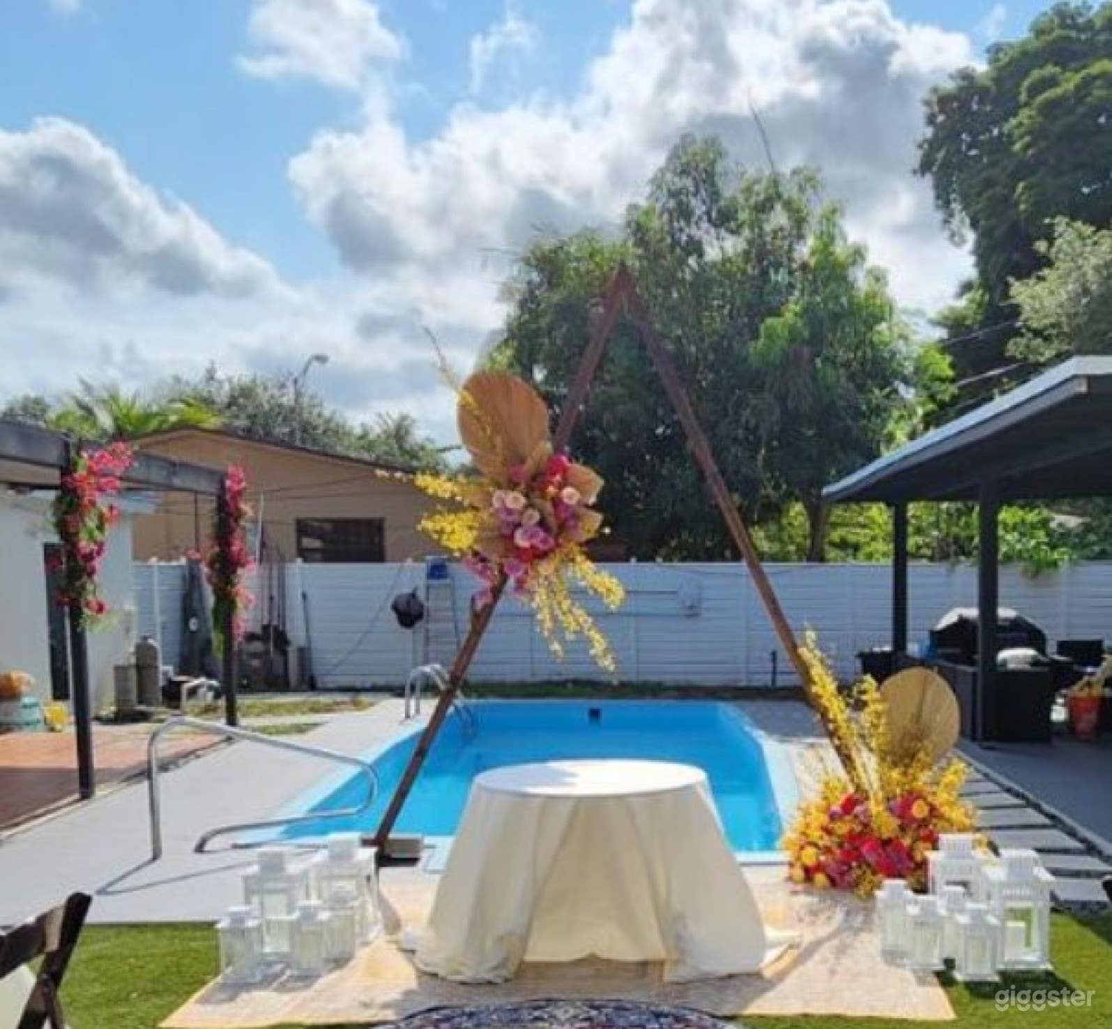  Sparkling Pool Retreat In Miami Photo 2