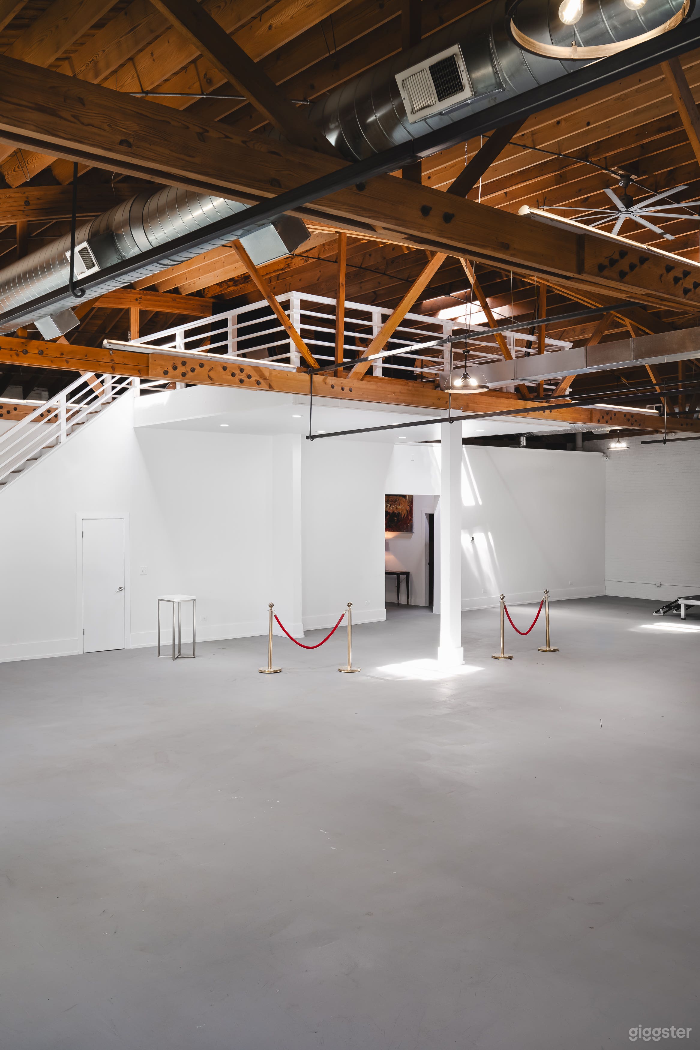 Industrial Modern Space in Chicago West Town Photo 3