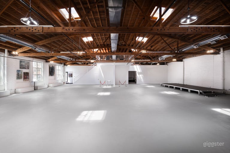  Industrial Modern Space in Chicago West Town 