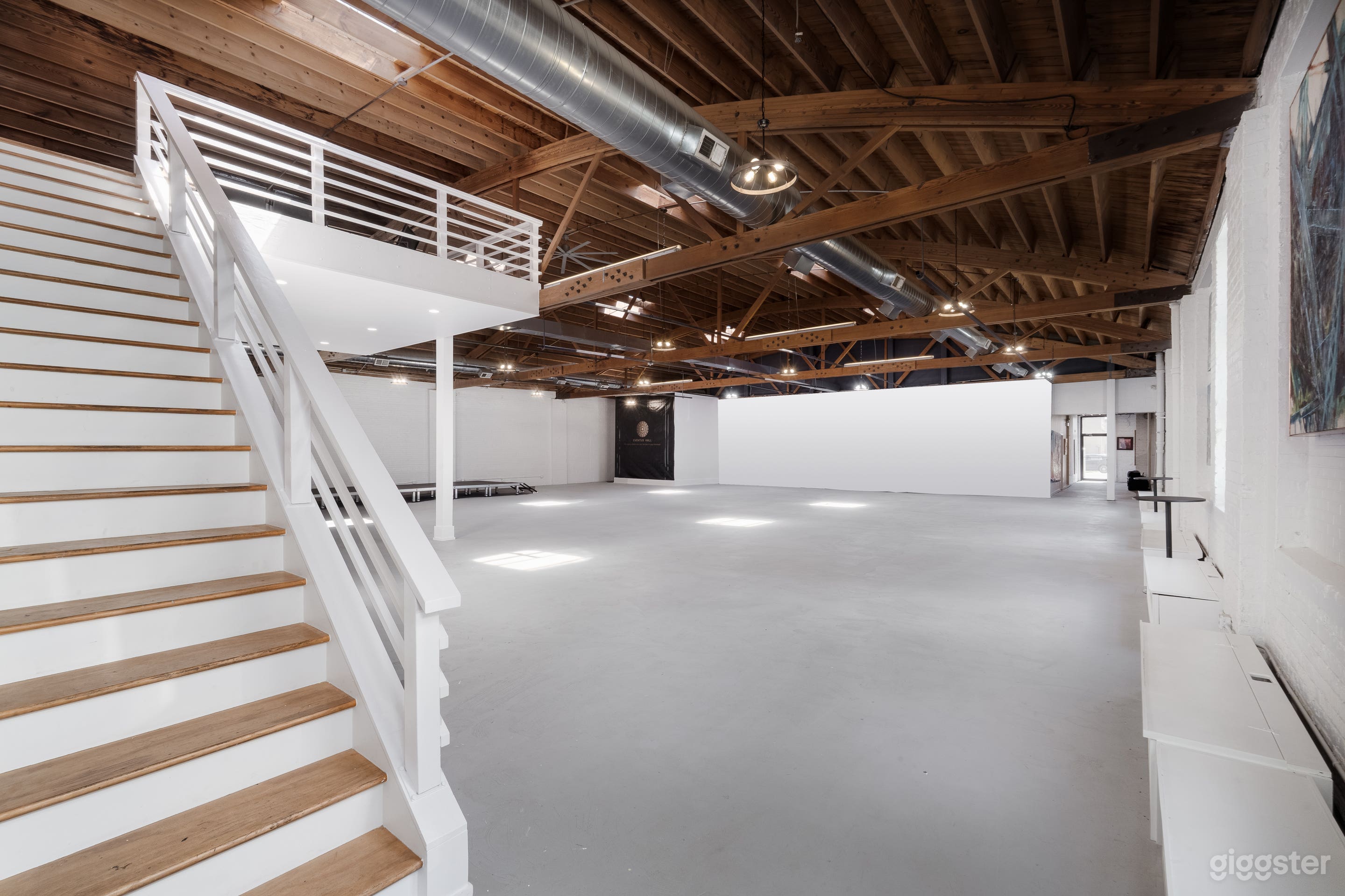 Industrial Modern Space in Chicago West Town Photo 1