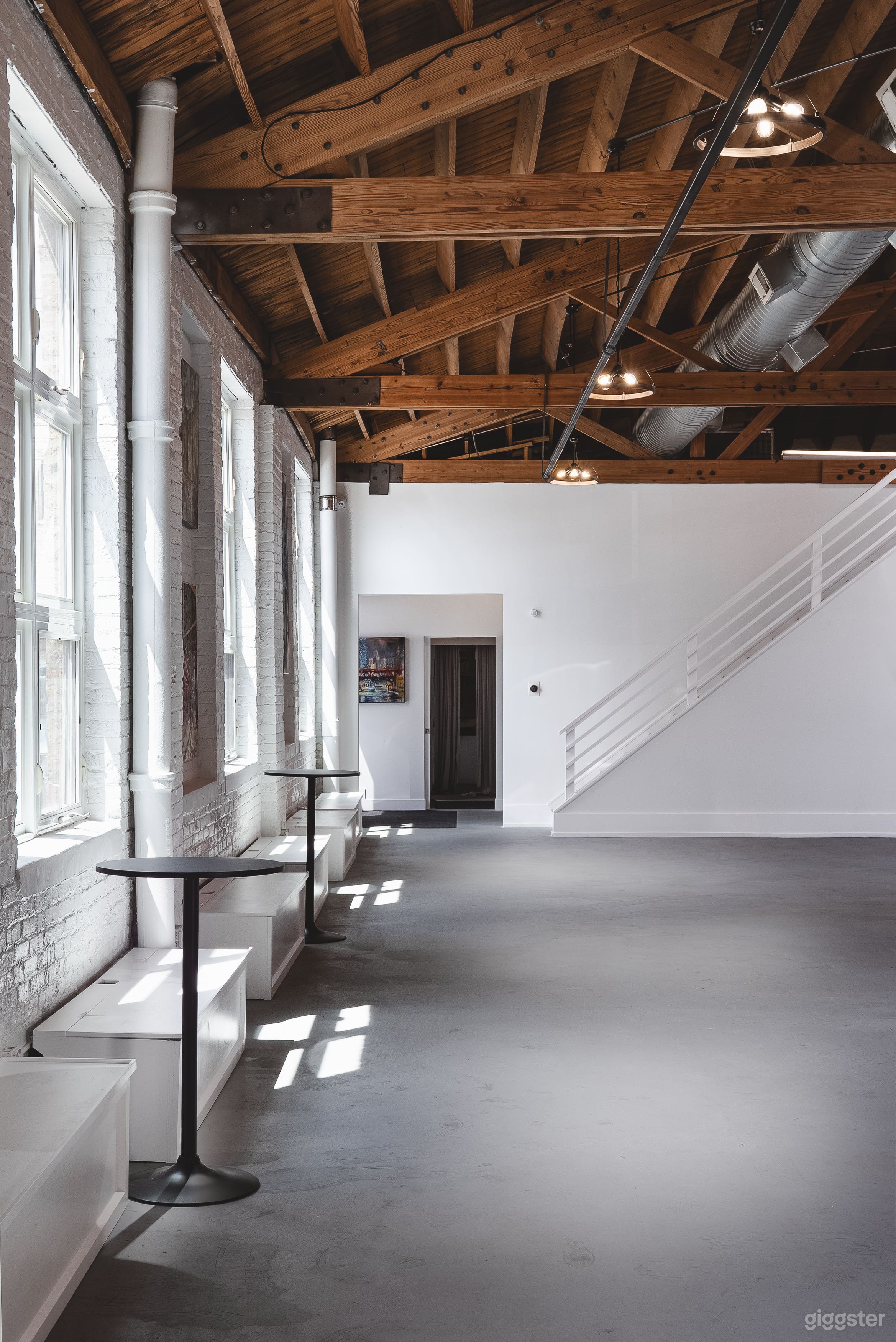 Industrial Modern Space in Chicago West Town Photo 4