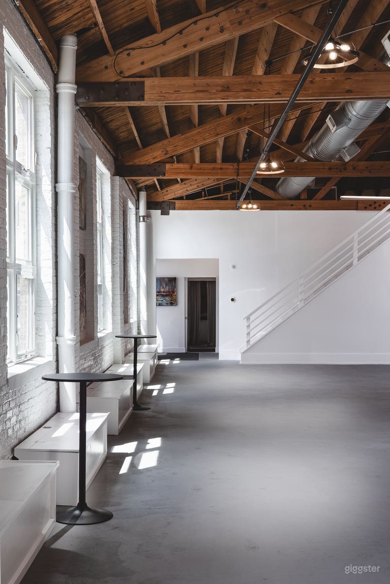  Industrial Modern Space in Chicago West Town 