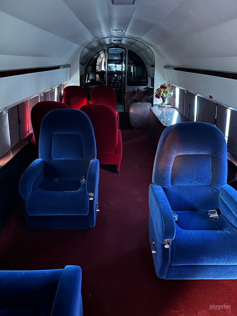  Historical Aircraft-DC3 Mainliner 