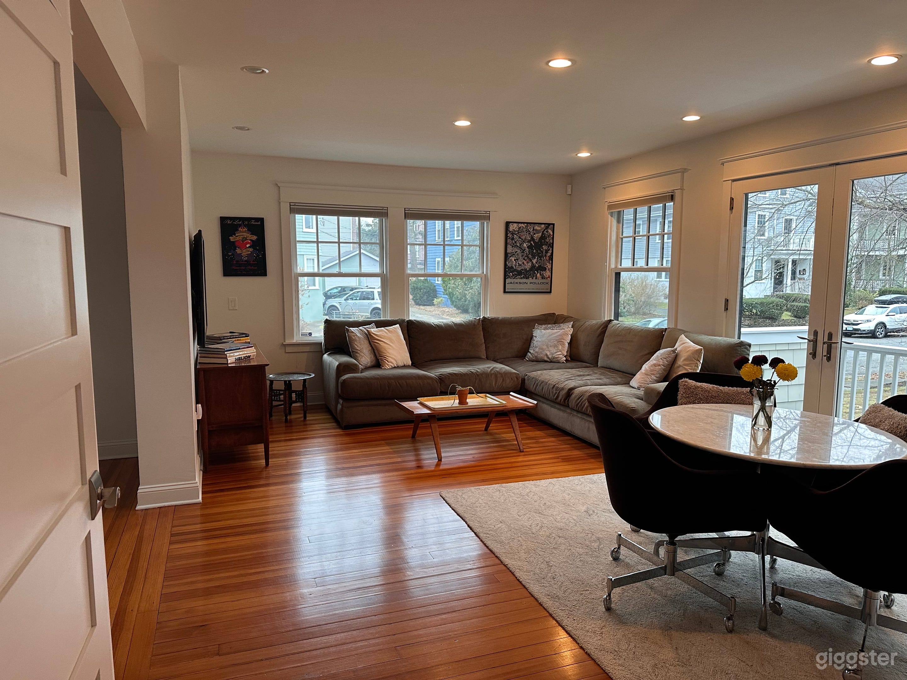 Lovely Gambrel Colonial home in Providence RI Photo 2