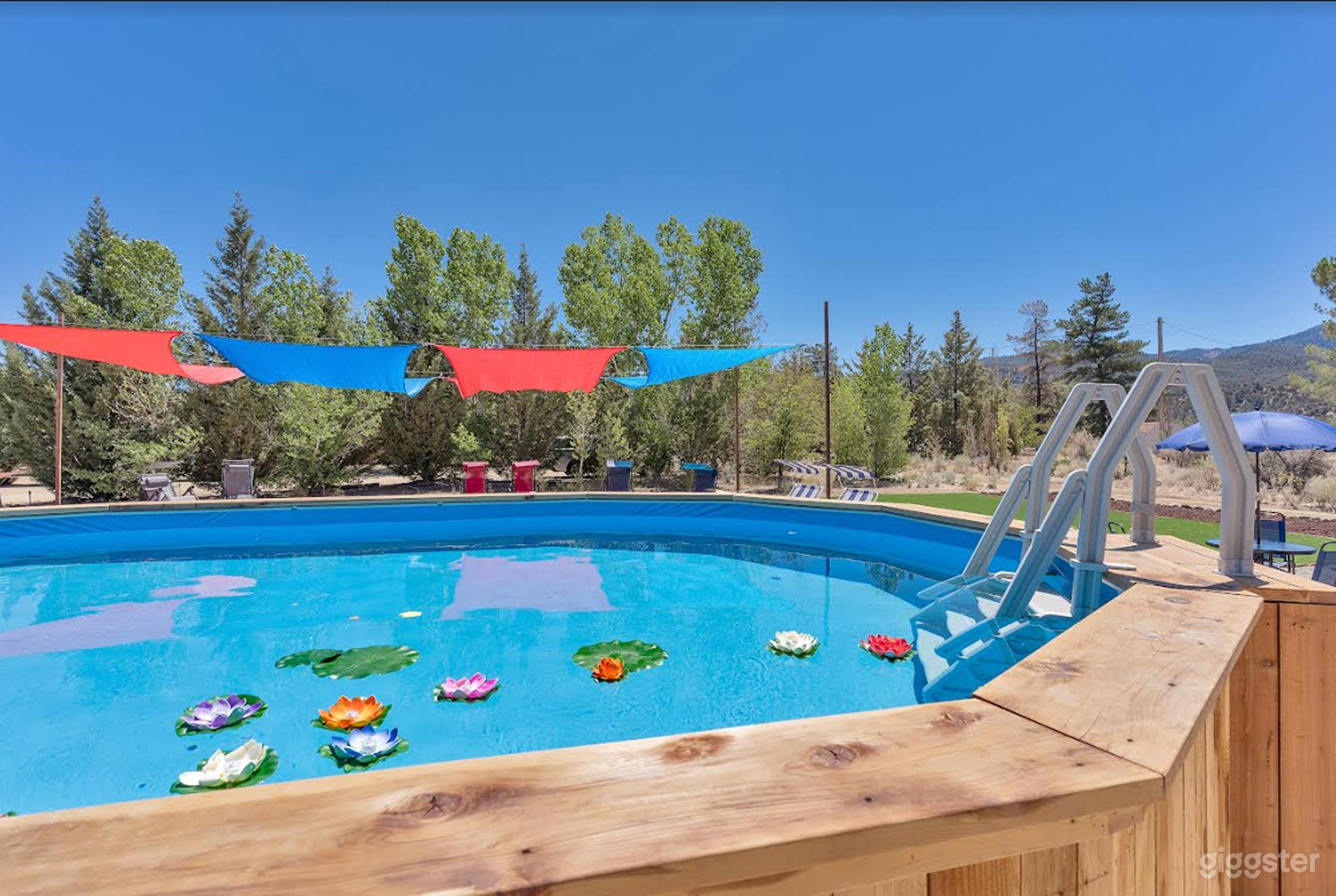 Outdoor Pool &amp; Hot Tub Retreat Photo 4