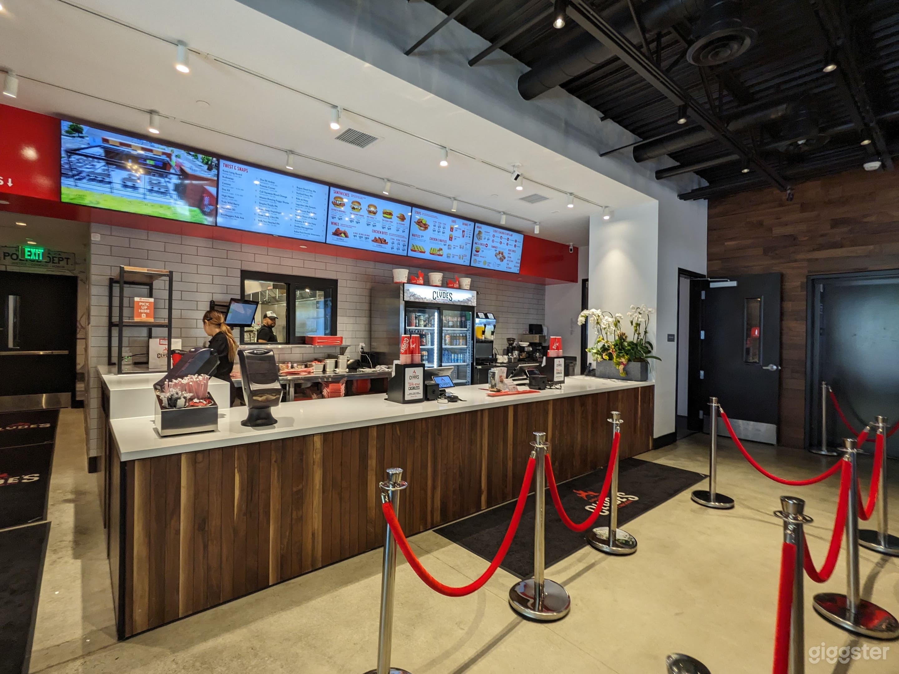 Beautiful 2 Story Restaurant in Yorba Linda Photo 4