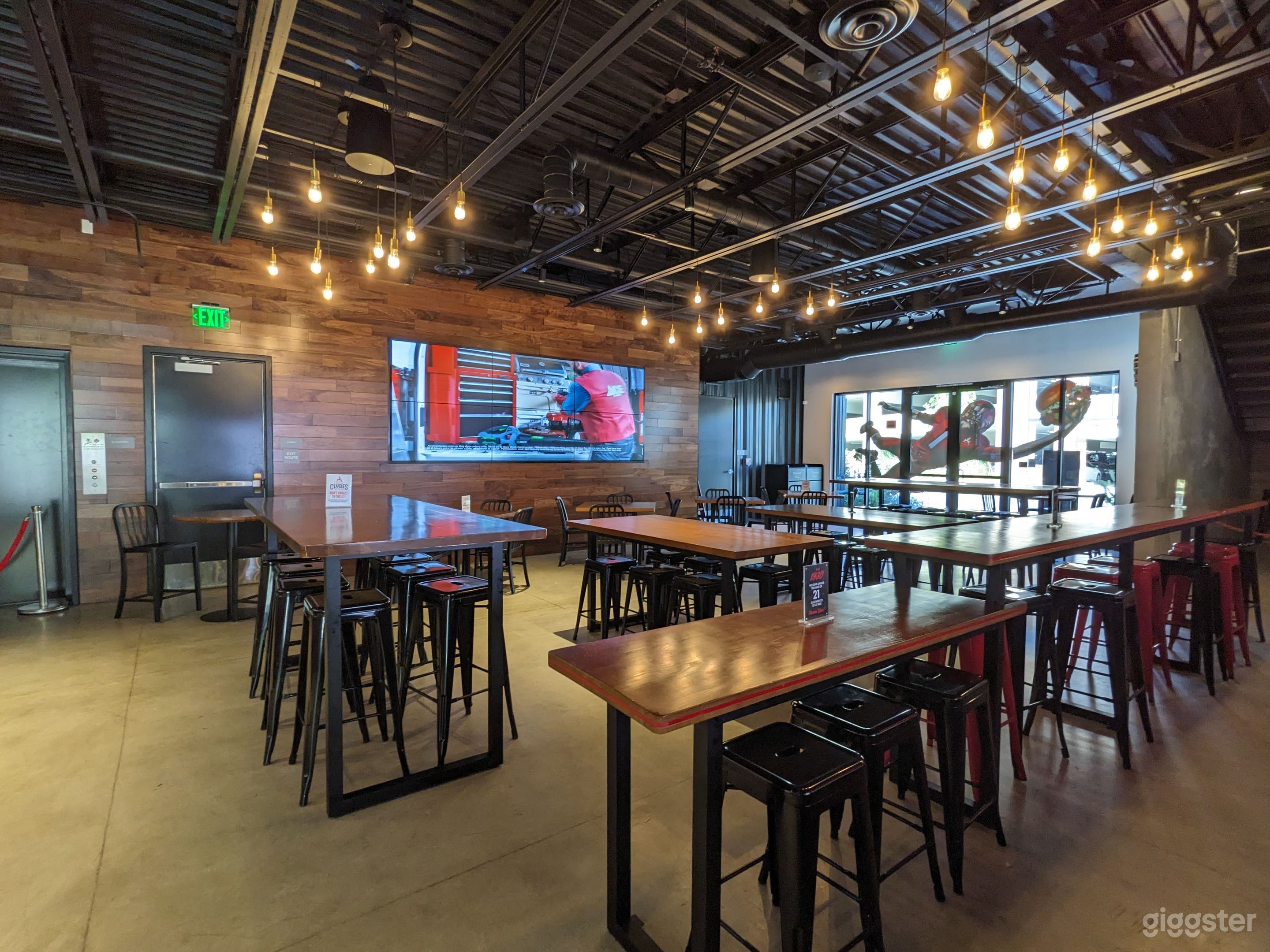 Beautiful 2 Story Restaurant in Yorba Linda Photo 1