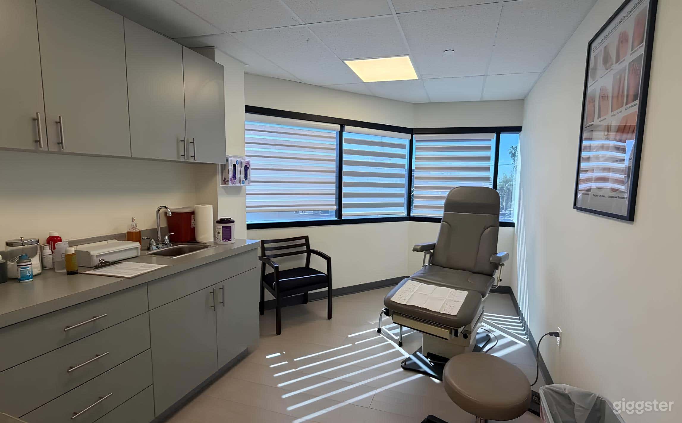 Fully Equipped Doctor's Clinic Photo 3