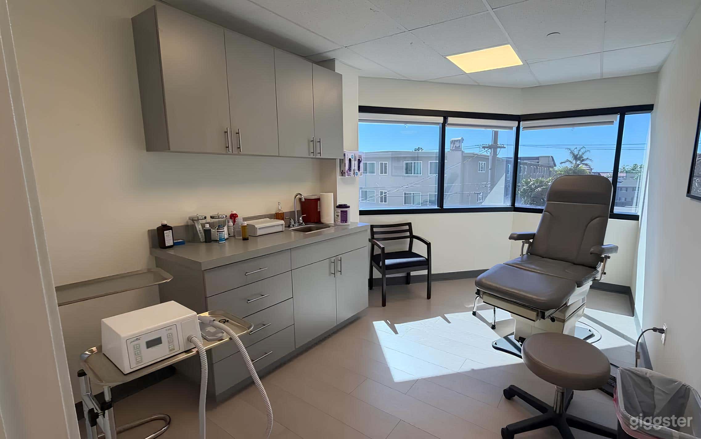 Fully Equipped Doctor's Clinic Photo 2