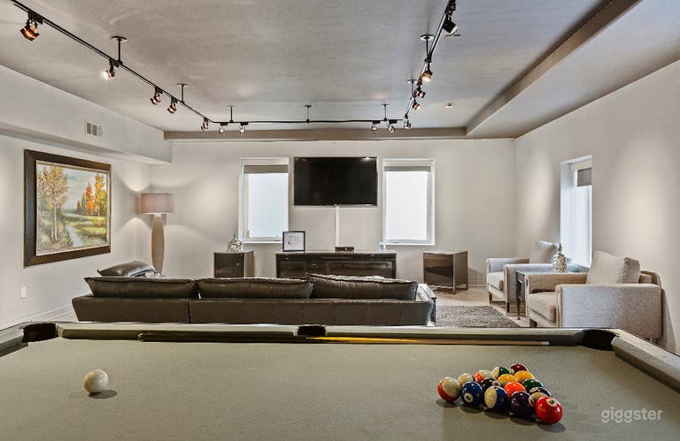  Beverly Hills Mansion with Patio Dining 