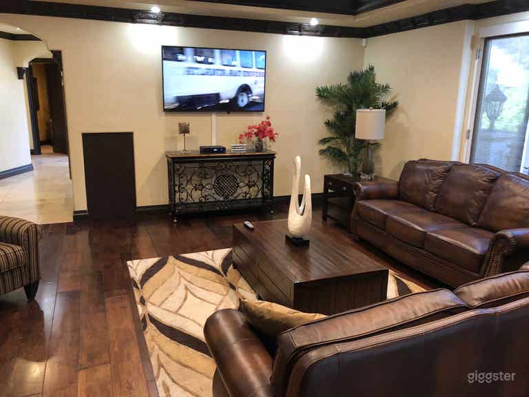  Beverly Hills Mansion with Patio Dining 