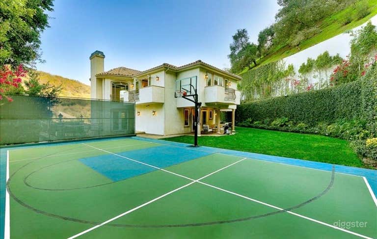  Beverly Hills Mansion with Patio Dining 