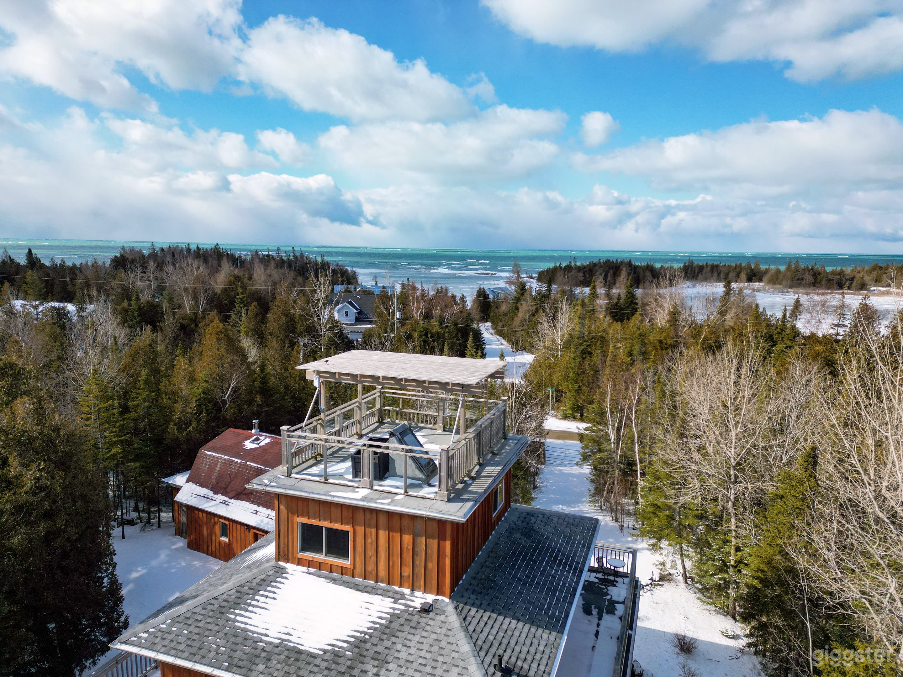 Unleash Your Creativity at Our Captivating Cottage Photo 4