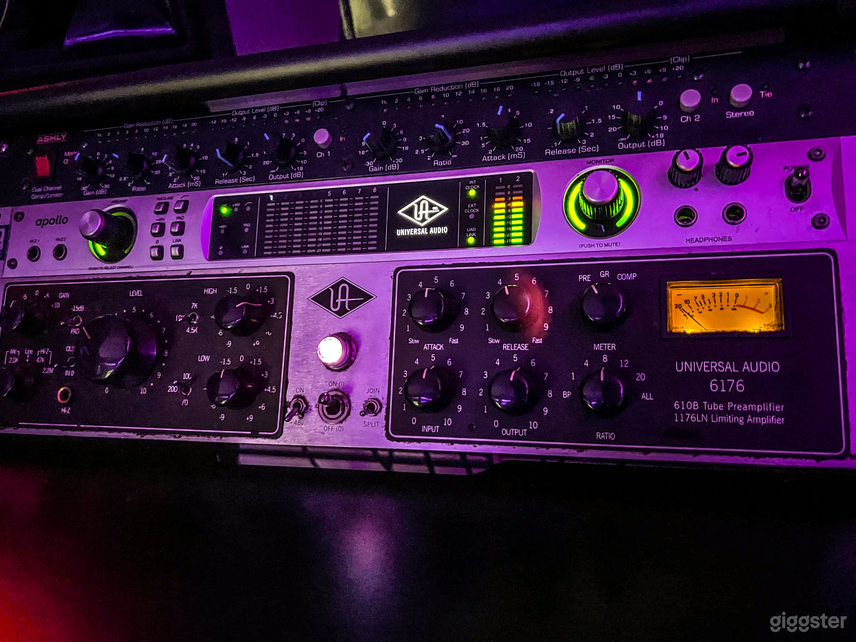 Spaceship themed Recording Studio W/ WALL SPEAKERS Photo 4