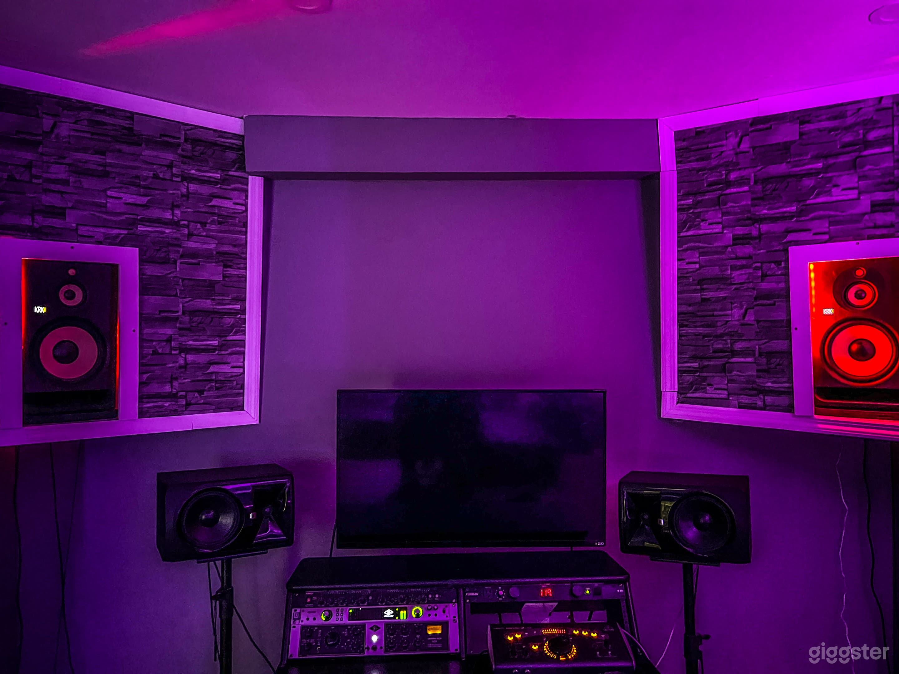 Spaceship themed Recording Studio W/ WALL SPEAKERS Photo 3
